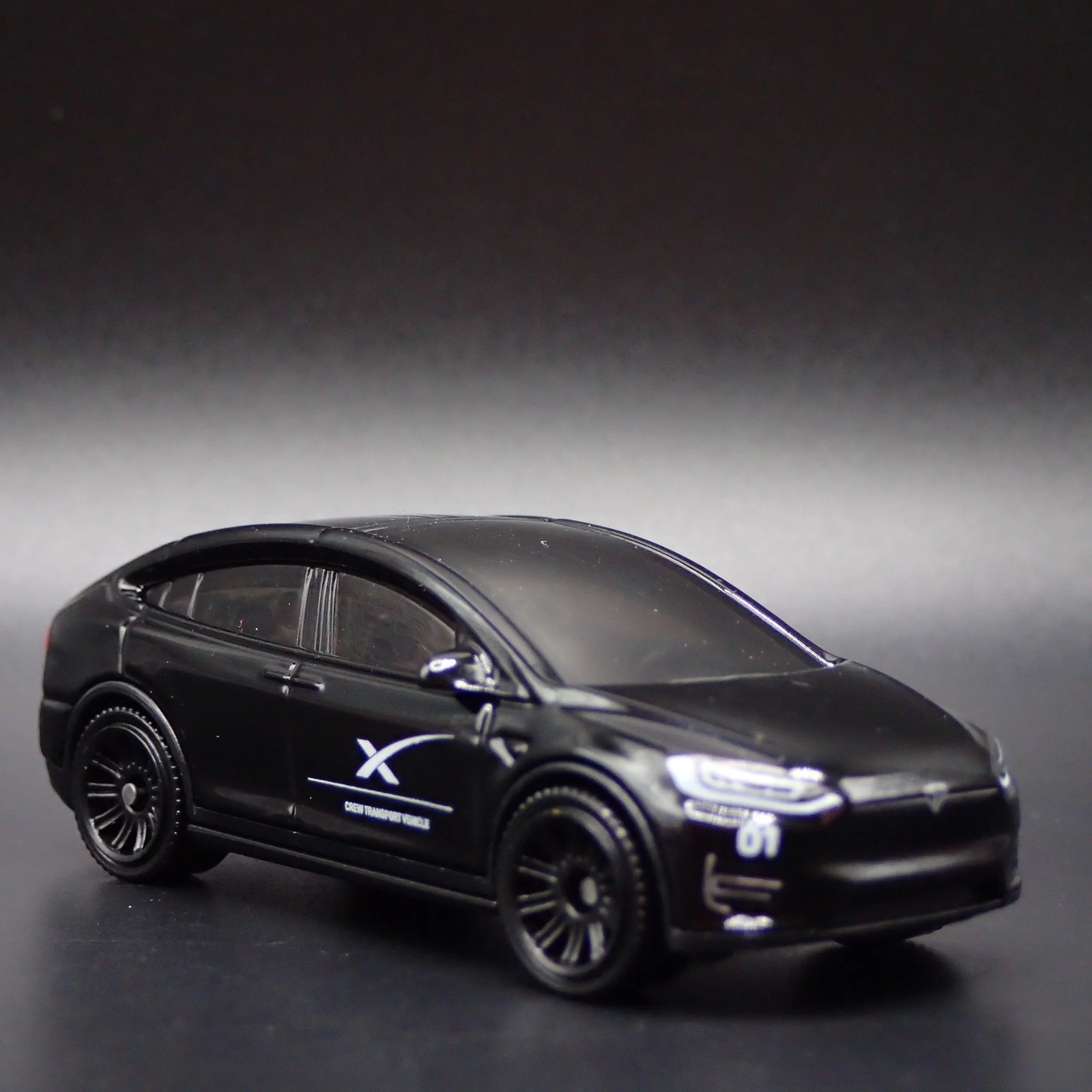 TESLA MODEL X SUV SPACE X 1:64 SCALE COLLECTIBLE DIORAMA DIECAST MODEL CAR