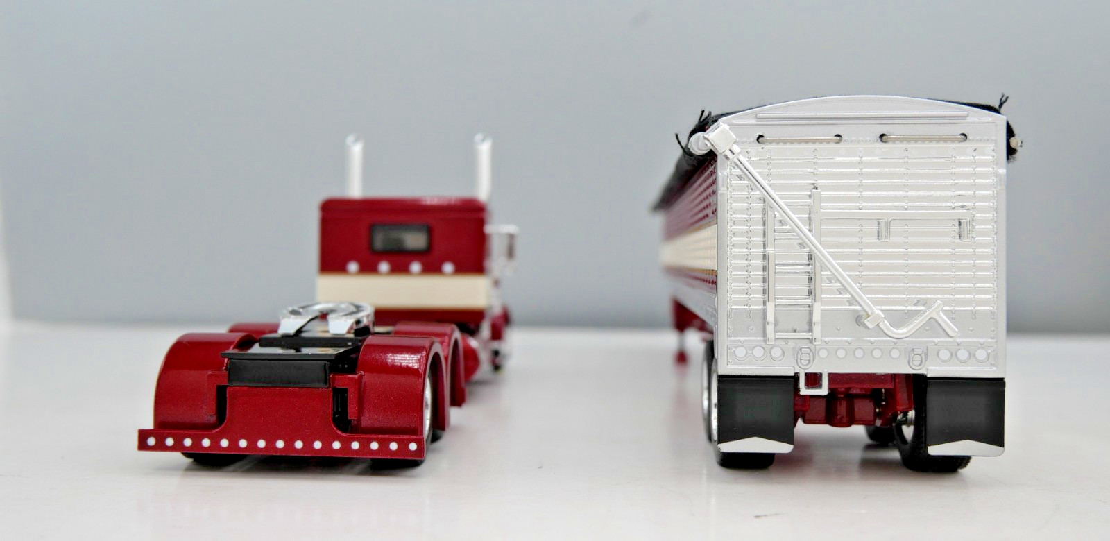DCP 1/64 Maroon Red Cream Peterbilt 389 Wilson Grain Trailer 60-2275 Farm Toy