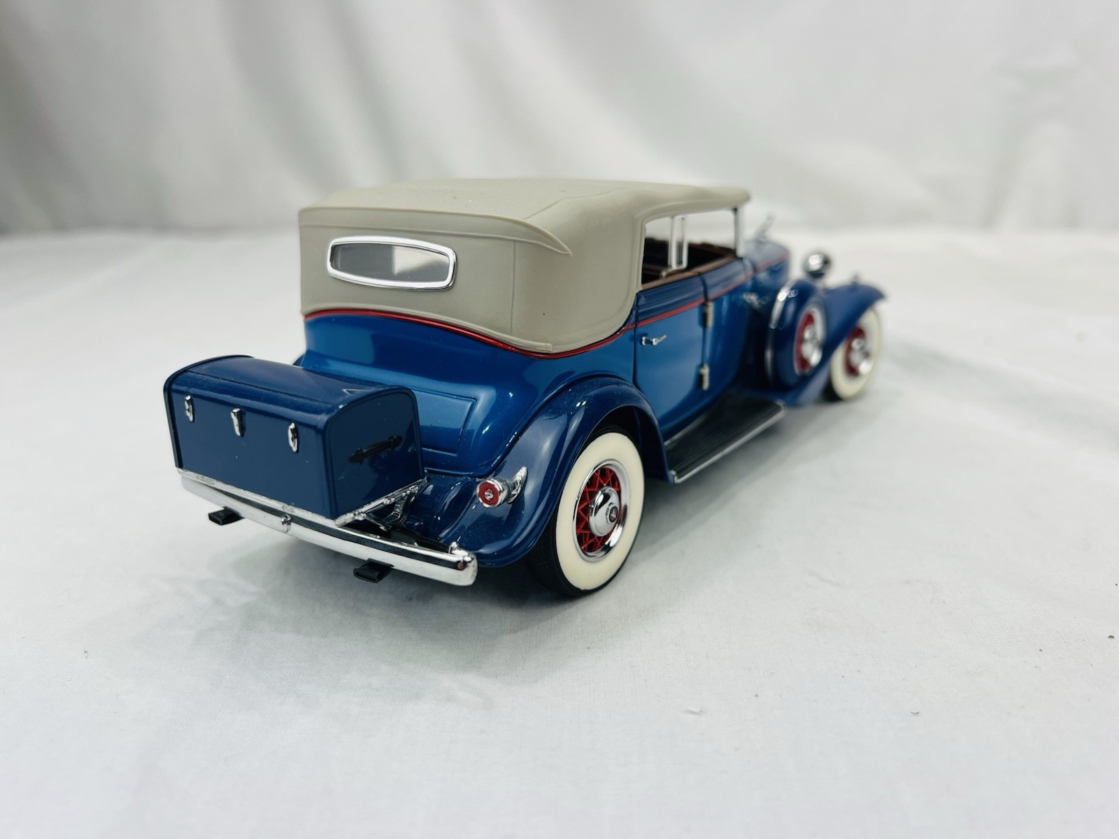 Franklin Mint 1932 Cadillac V16 – two-tone blue, NO TAG OR PAPER WORK