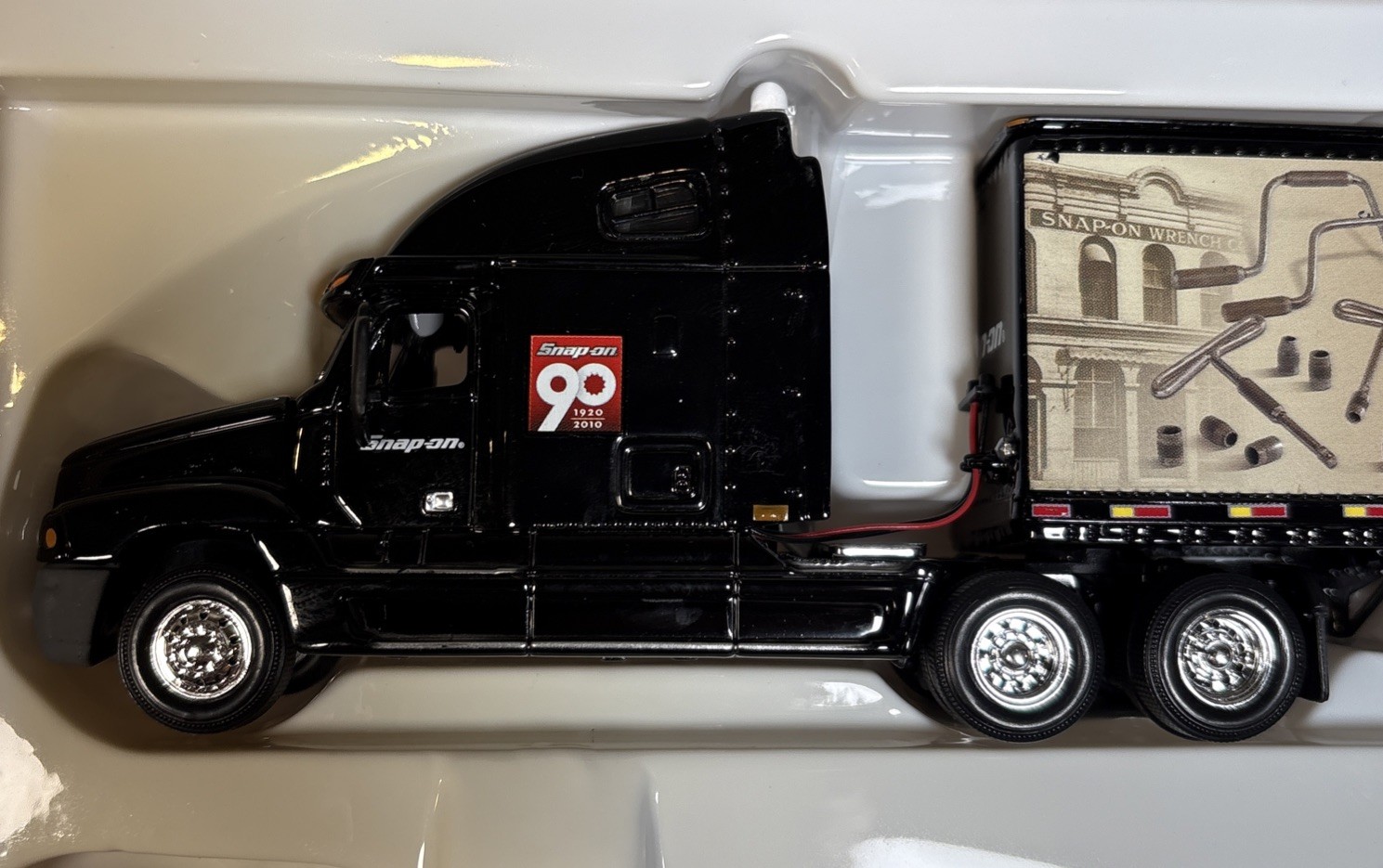 1/64 Crown Premiums Snap-On 90 Years Freightliner Truck Semi Trailer Diecast