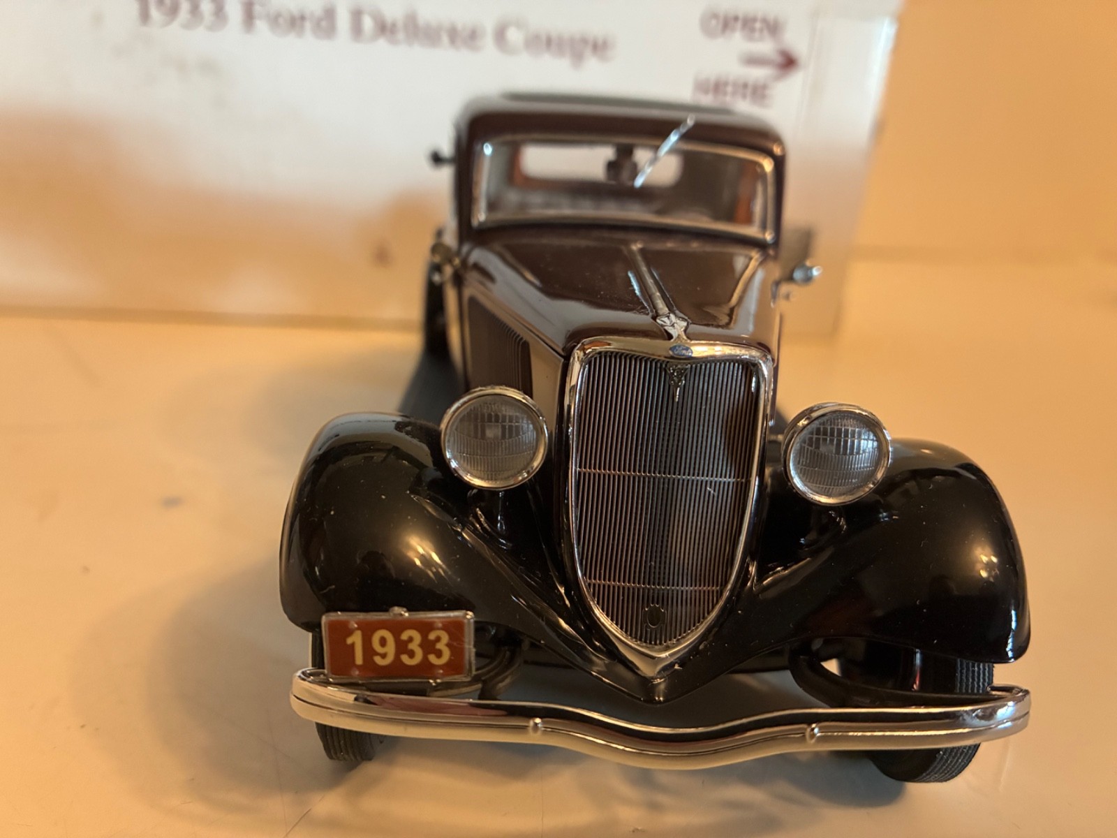 DANBURY MINT 1933 FORD DELUXE COUPE 1:24 SCALE in box
