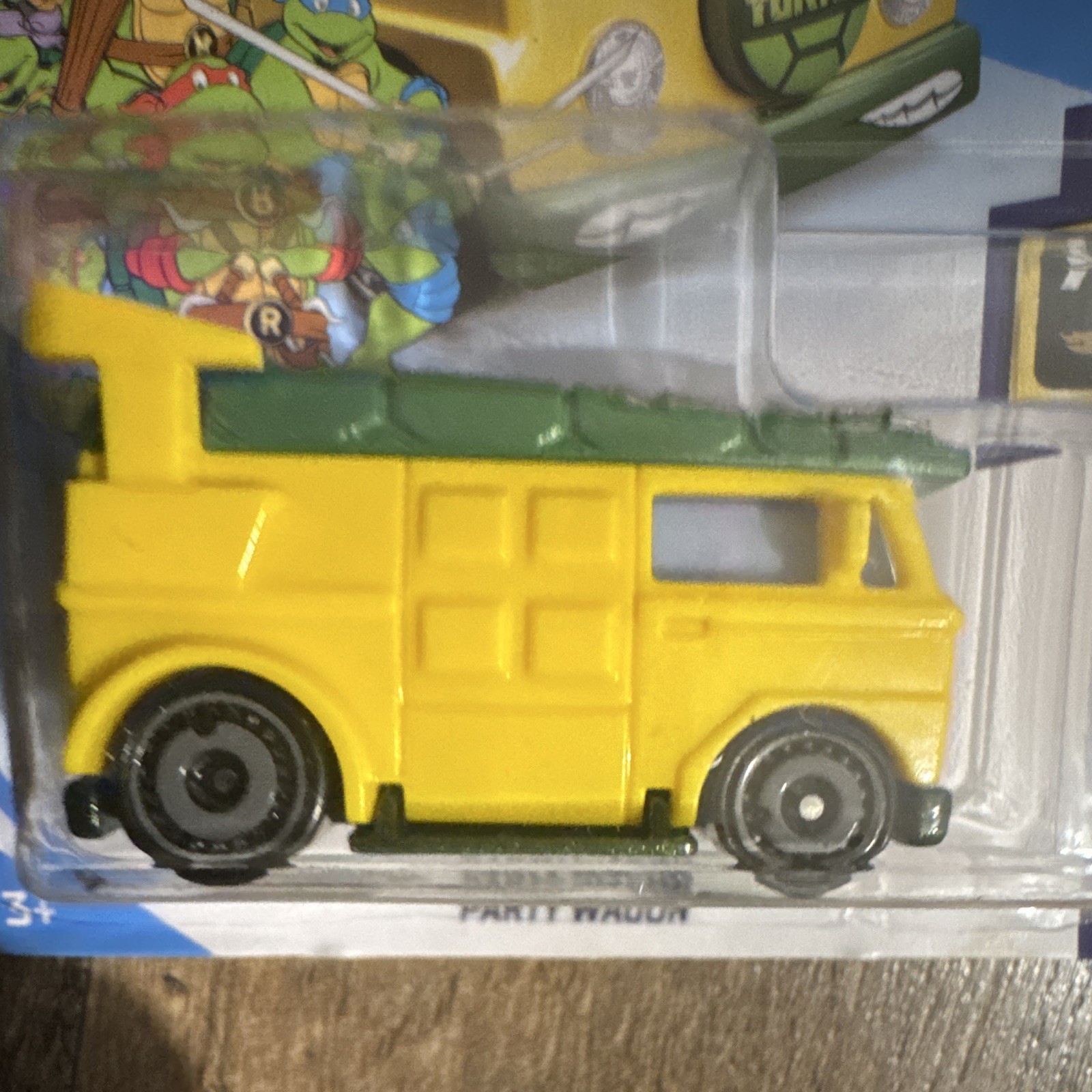 Hot Wheels HW Screen Time TMNT Party Wagon Van Diecast 1:64 Unopened