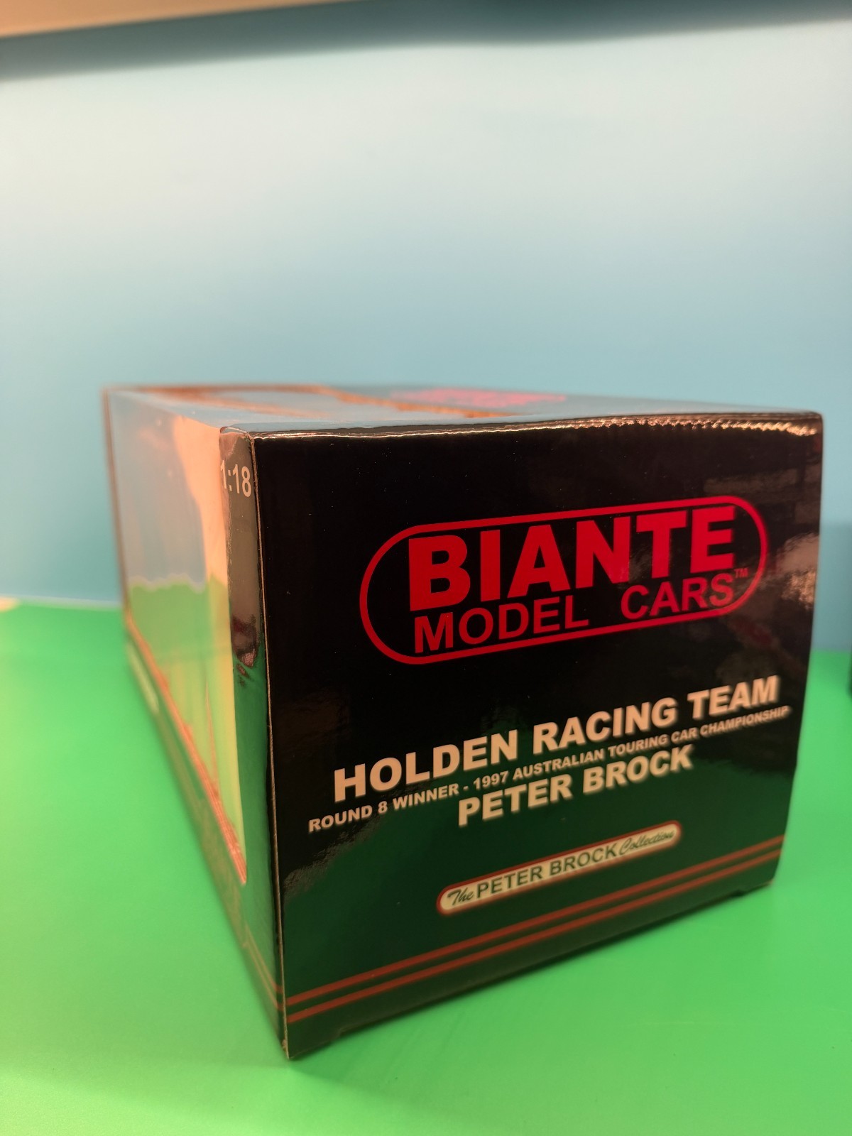 Biante 1:18 Peter Brock Holden VS Commodore HRT 1997 Round 8 Winner #05 COA LE
