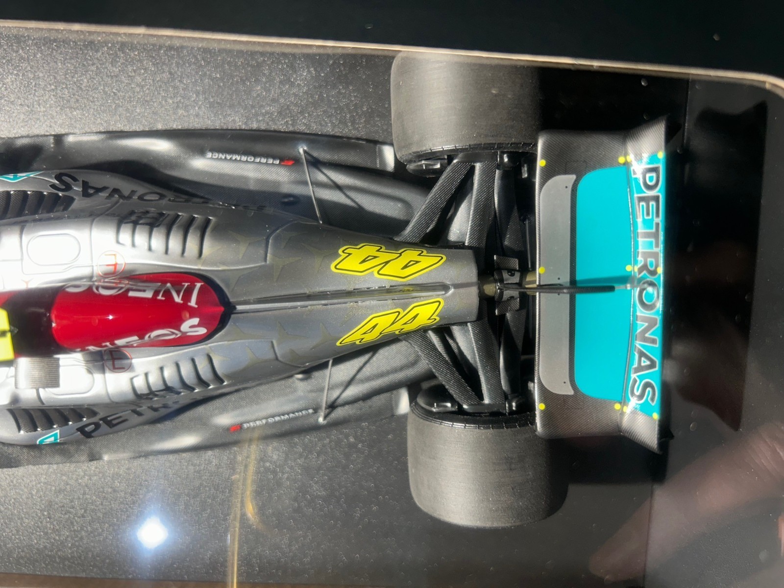 1/18 Minichamps – 2022 MERCEDES-AMG F1 W13 E #44 – LEWIS HAMILTON – SPANISH GP