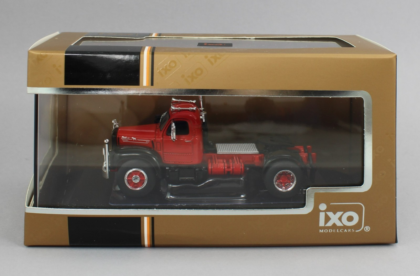 1:64 IXO Models *RED & BLACK* 1953 MACK B61 Semi Truck *NIB*
