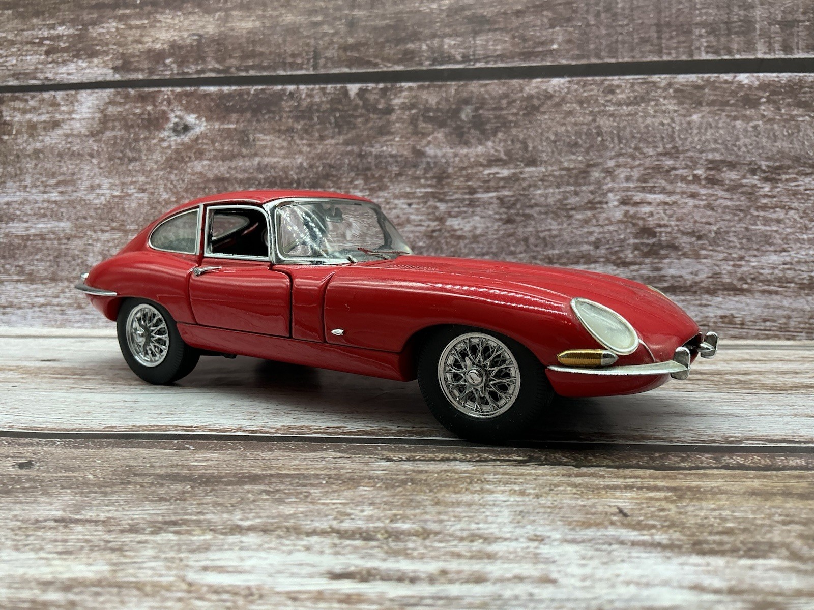 Franklin Mint 1/24 Scale 1961 Jaguar E-Type Coupe Model
