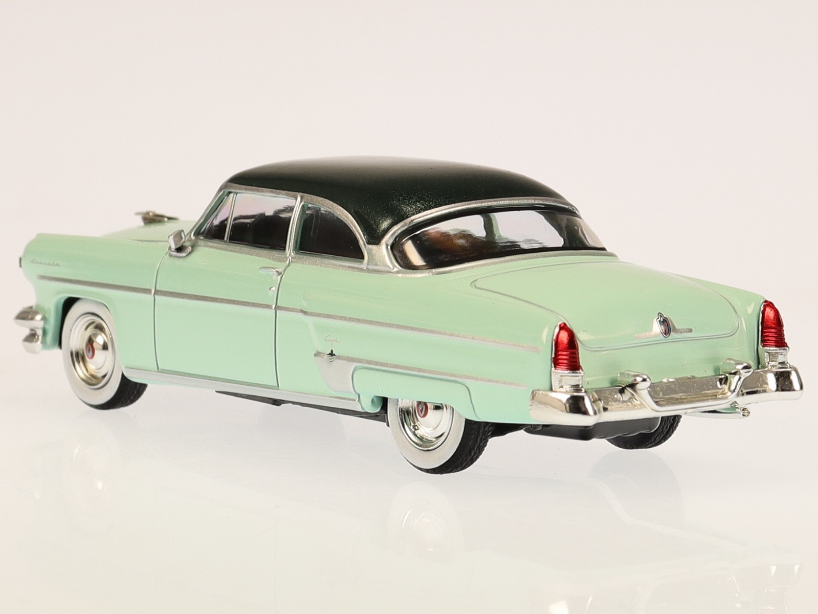 Lincoln Capri Parklane 1954 light green diecast model car 694 Mini-GT 1:64