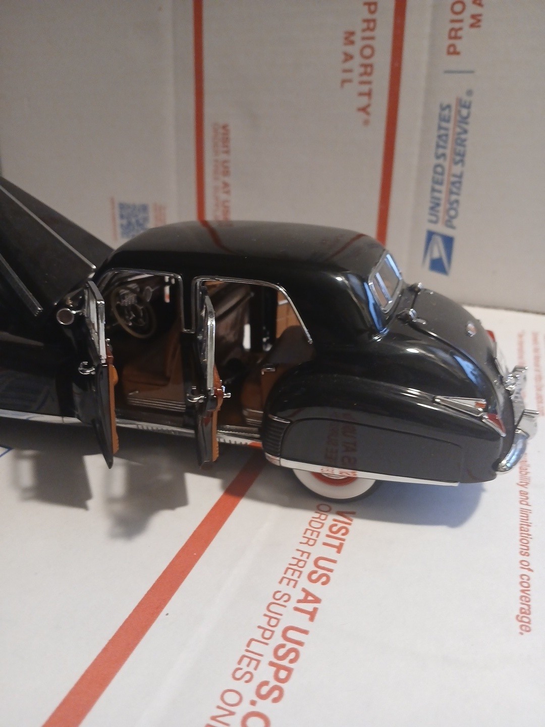 1941 Cadillac Fleetwood Series 60 Special 1:24 Diecast Danbury Mint