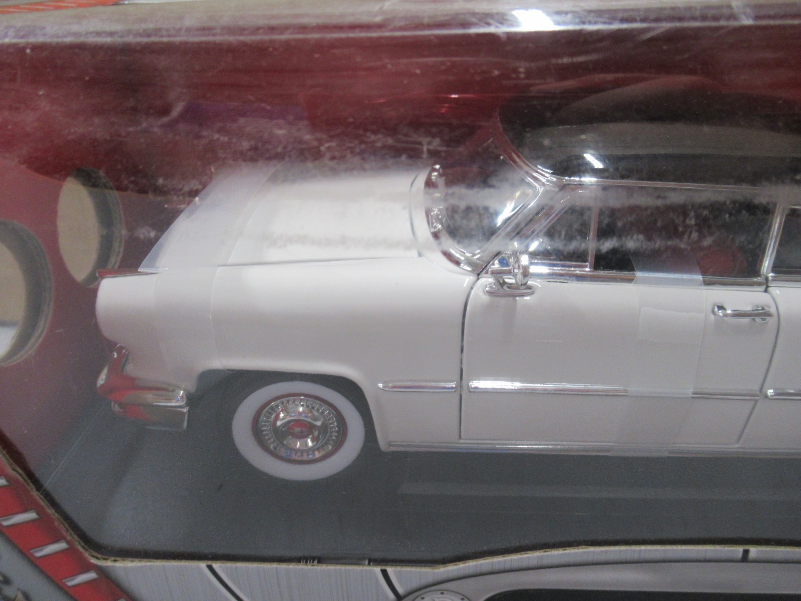 Road Signature 1952 Lincoln Capri Hardtop 1:18 Scale Diecast Car White & Black