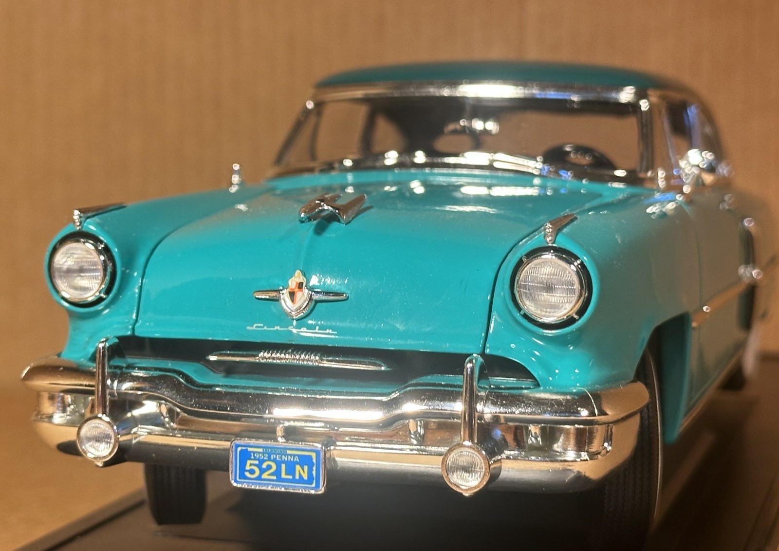 Road Legends, 1/18 Scale, 1952 Lincoln Capri Coupe, Two Tone Green, Beautiful