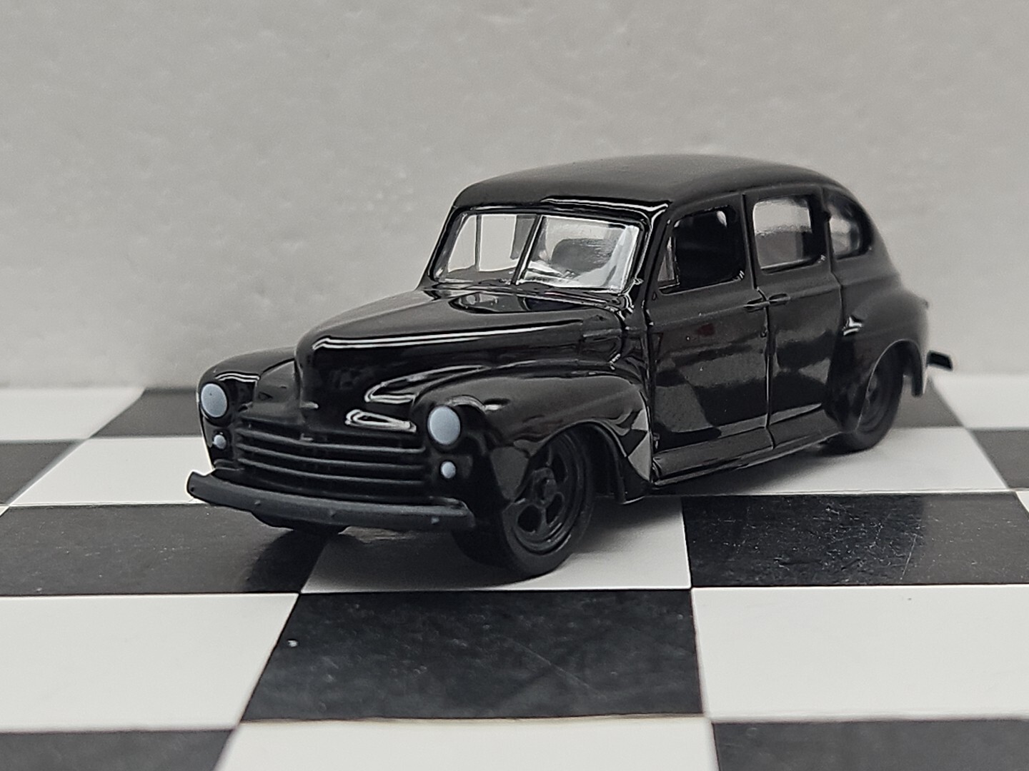 1948 Ford Fordor 4 Door Super DELUXE LOWRIDER 1:64 Scale Car Greenlight HOT ROD