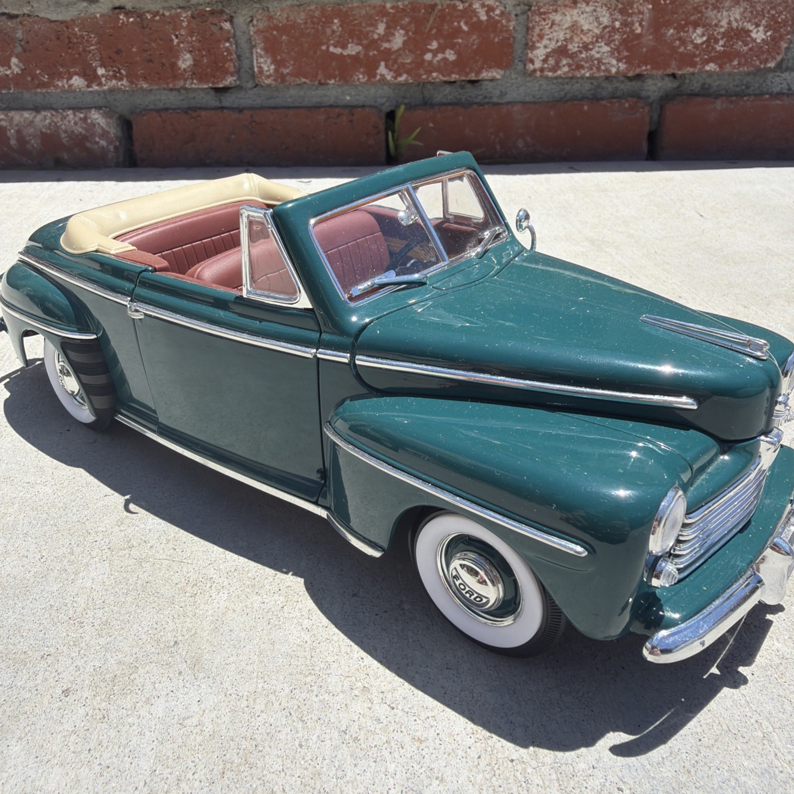 🌟1948 Ford🌟Super Deluxe🌟Convertible 1/18 Diecast🌟Model Road Signature