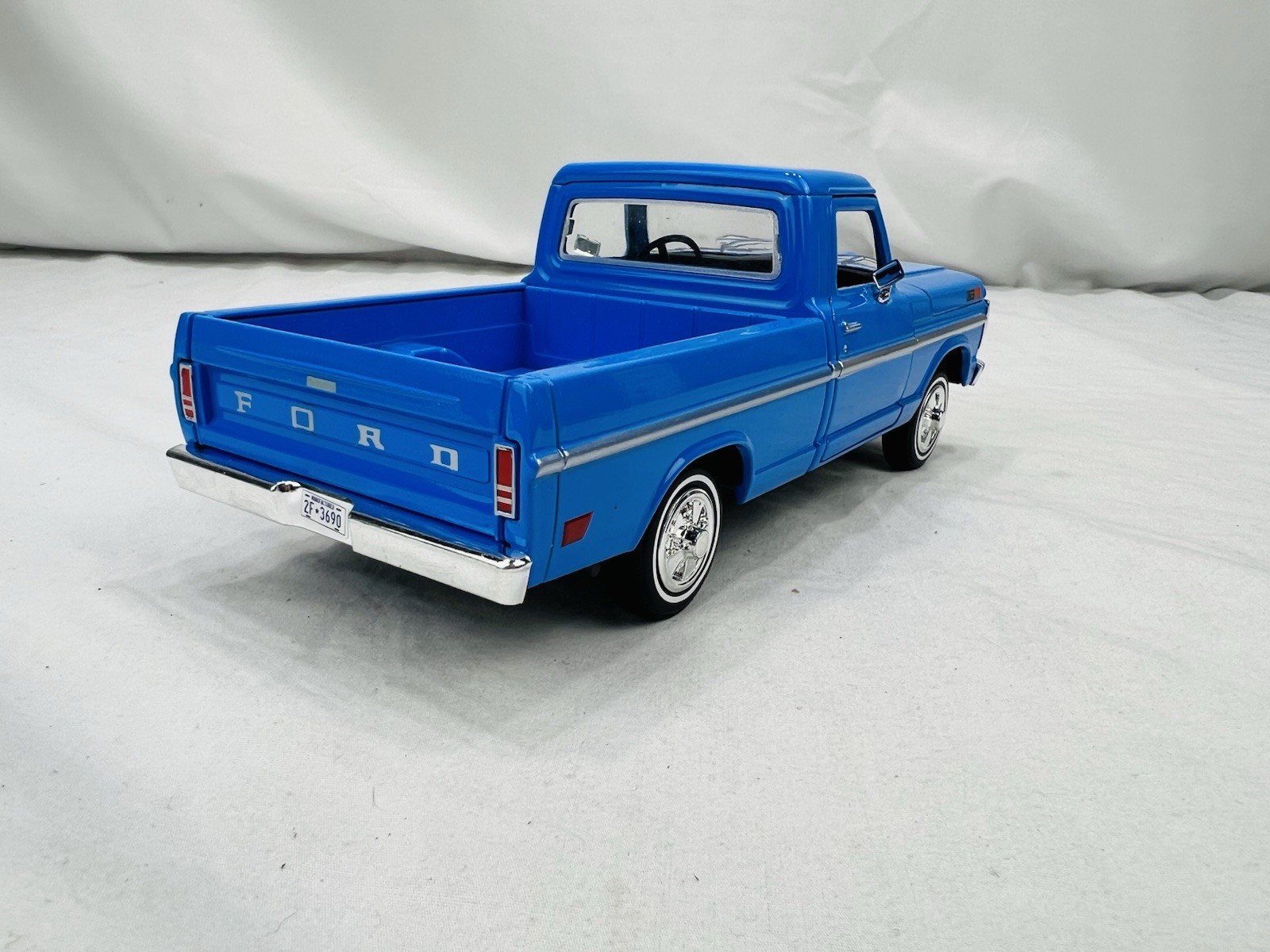 No Box Motormax 1972 Ford F-100 Pickup Truck 1:24 Light Blue
