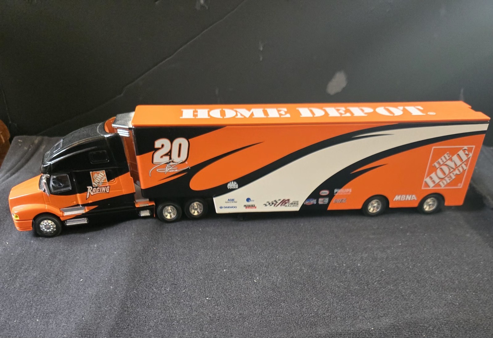 GMP 1:64 Volvo VNL770 2002 Tony Stewart Home Depot Team Transporter#713/1500
