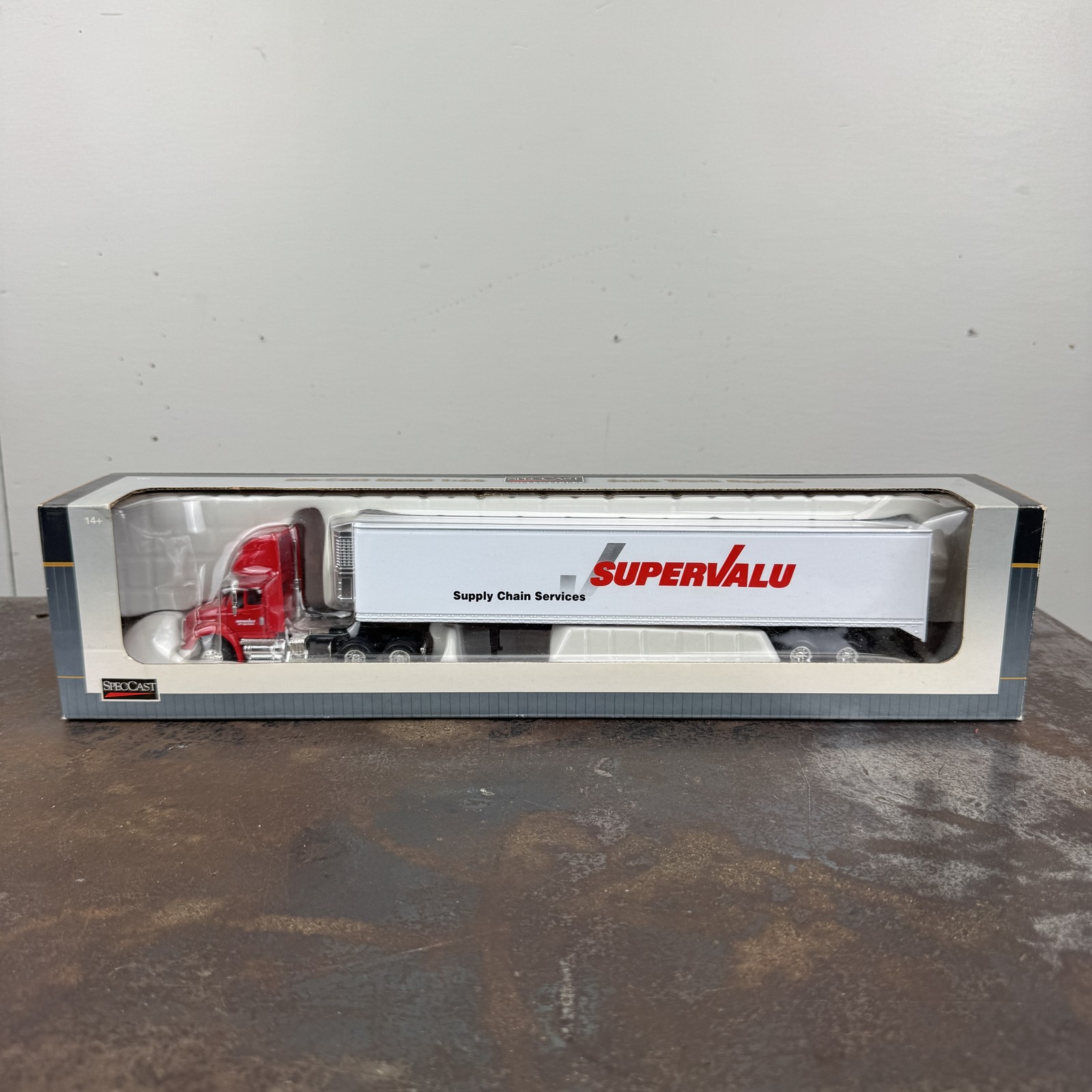 SpecCast SUPERVALU International 8600 Truck w/ Trailer 1:64 #34536