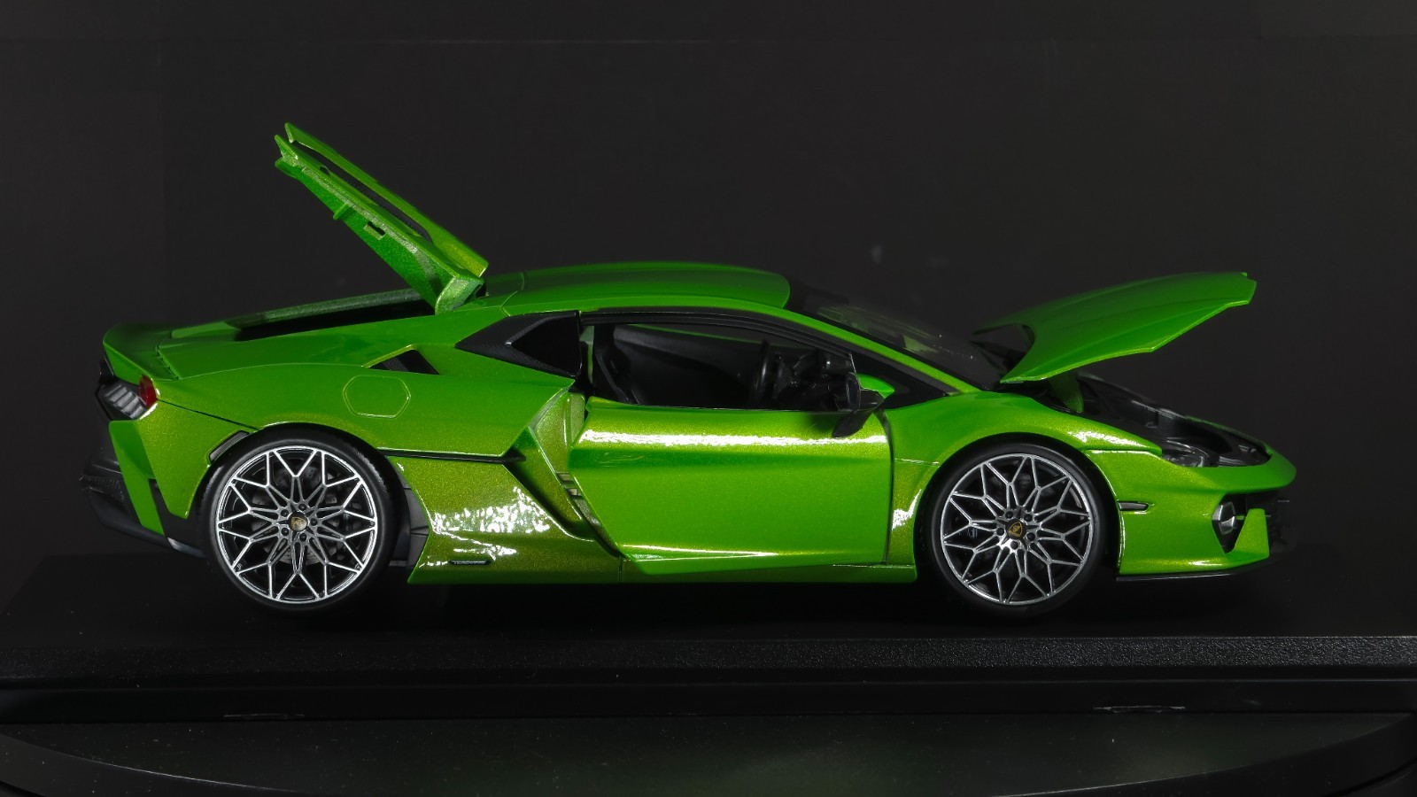 Lamborghini Temerario 1:18 Maisto Exclusive Style Special Edition – Green
