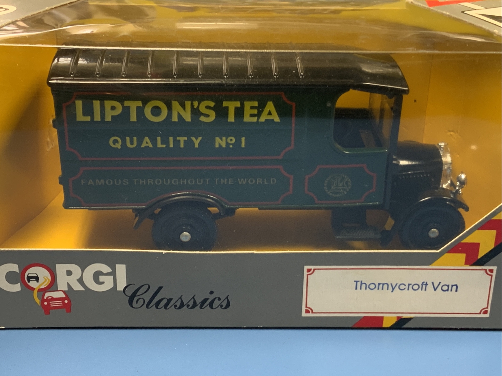 CORGI CLASSIC THORNYCROFT VAN #914 LIPTON’S TEA NEW