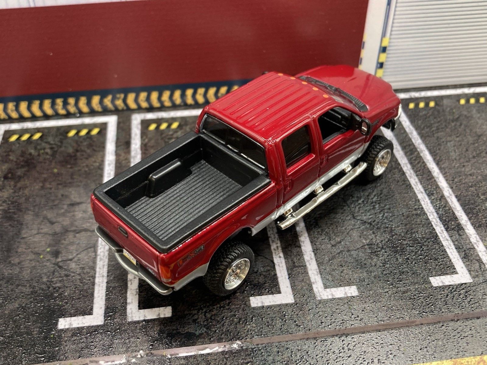 2004 Ford F-250 Super Duty Lifted 4×4 Truck 1/64 Diecast Custom Off Road Pickup
