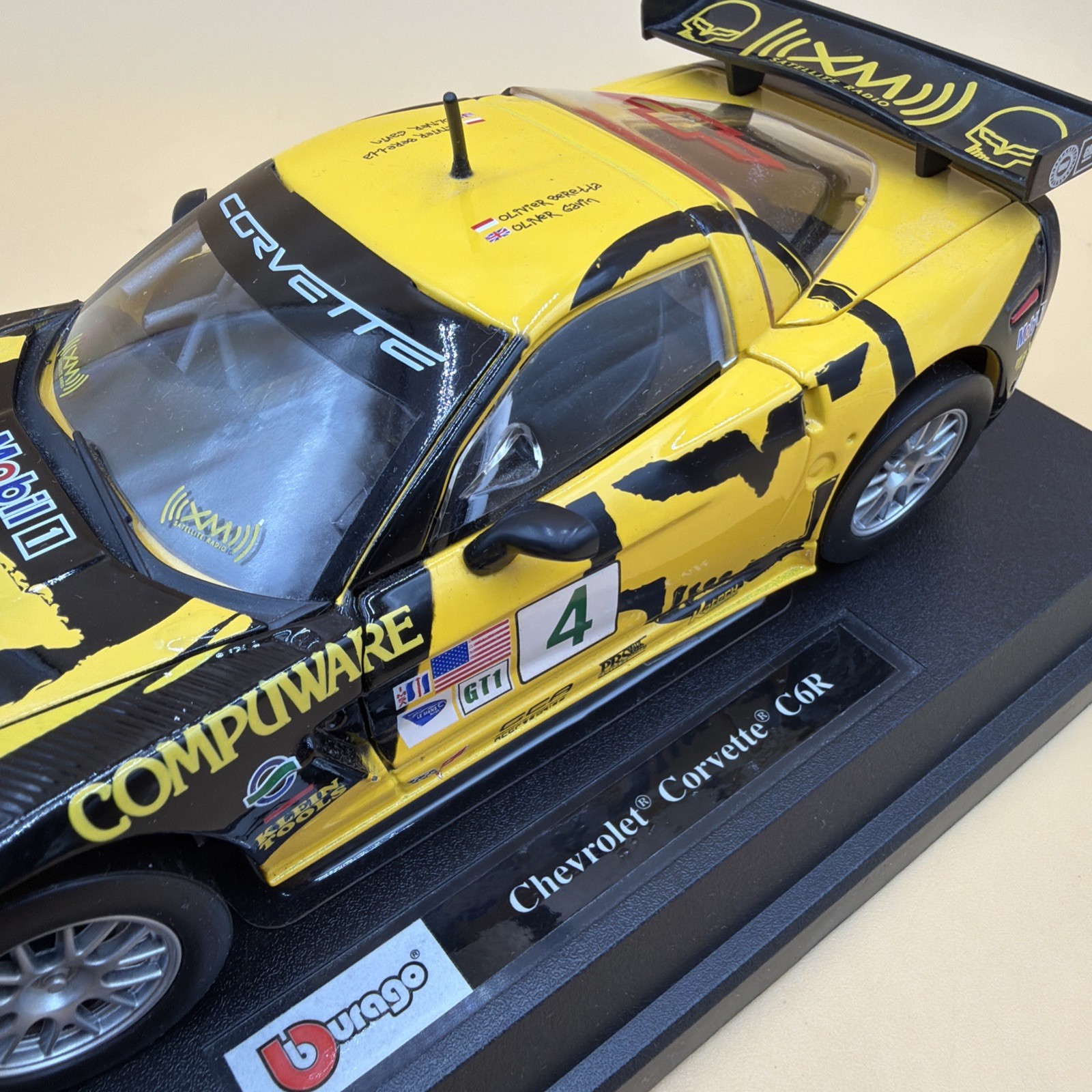Burago Corvette CR6 1/24 Race Car With Stand