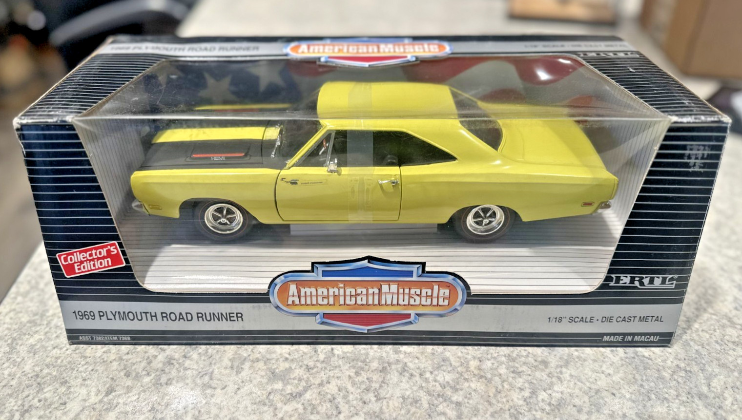 American Muscle 1969 Plymouth Road Runner – Yellow -1:18-Made 1993-Diecast- New
