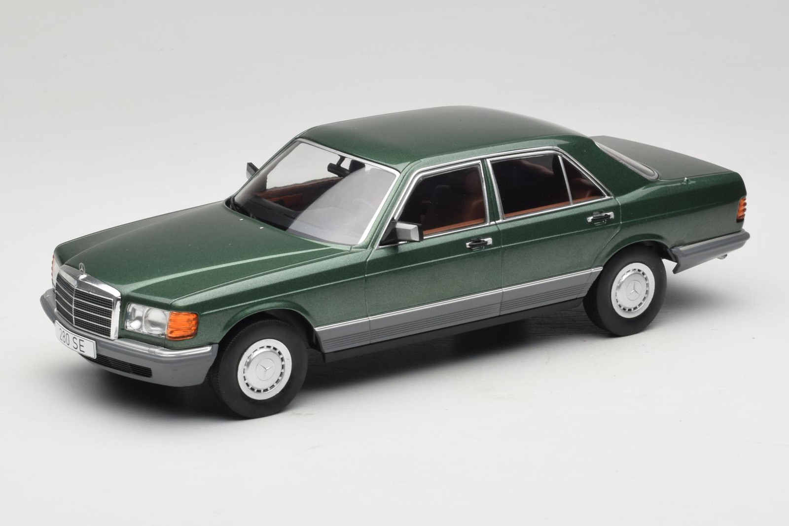 Mercedes S-Class W126 Metallic Green 1:18 MCG | MCG18549