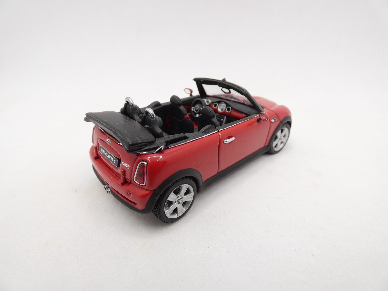 Mini Cooper S Cabriolet Red 1/43 Autoart Defect