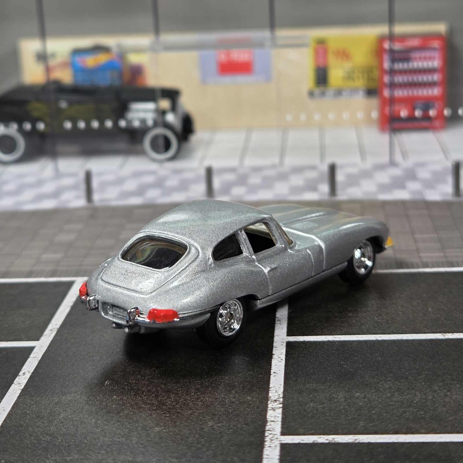 Hot Wheels Limited Edition Jaguar XKE Coupe w/ Real Riders Silver Diecast 1/64
