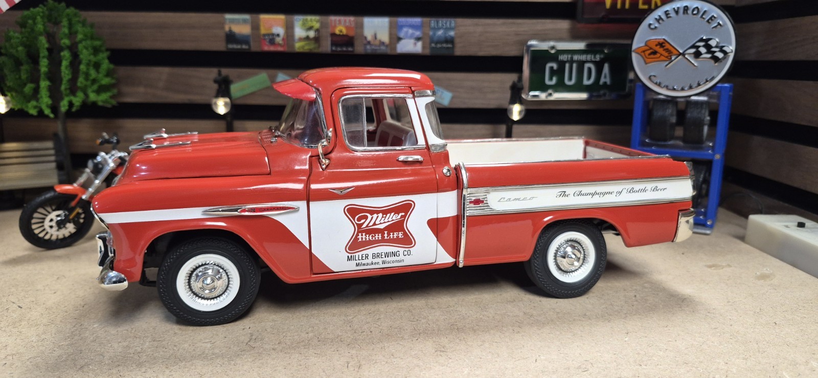 1/18 AUTOWORLD 1957 CHEVROLET CAMEO MILLER BREWING CO PICK UP TRUCK RED NO BOX .
