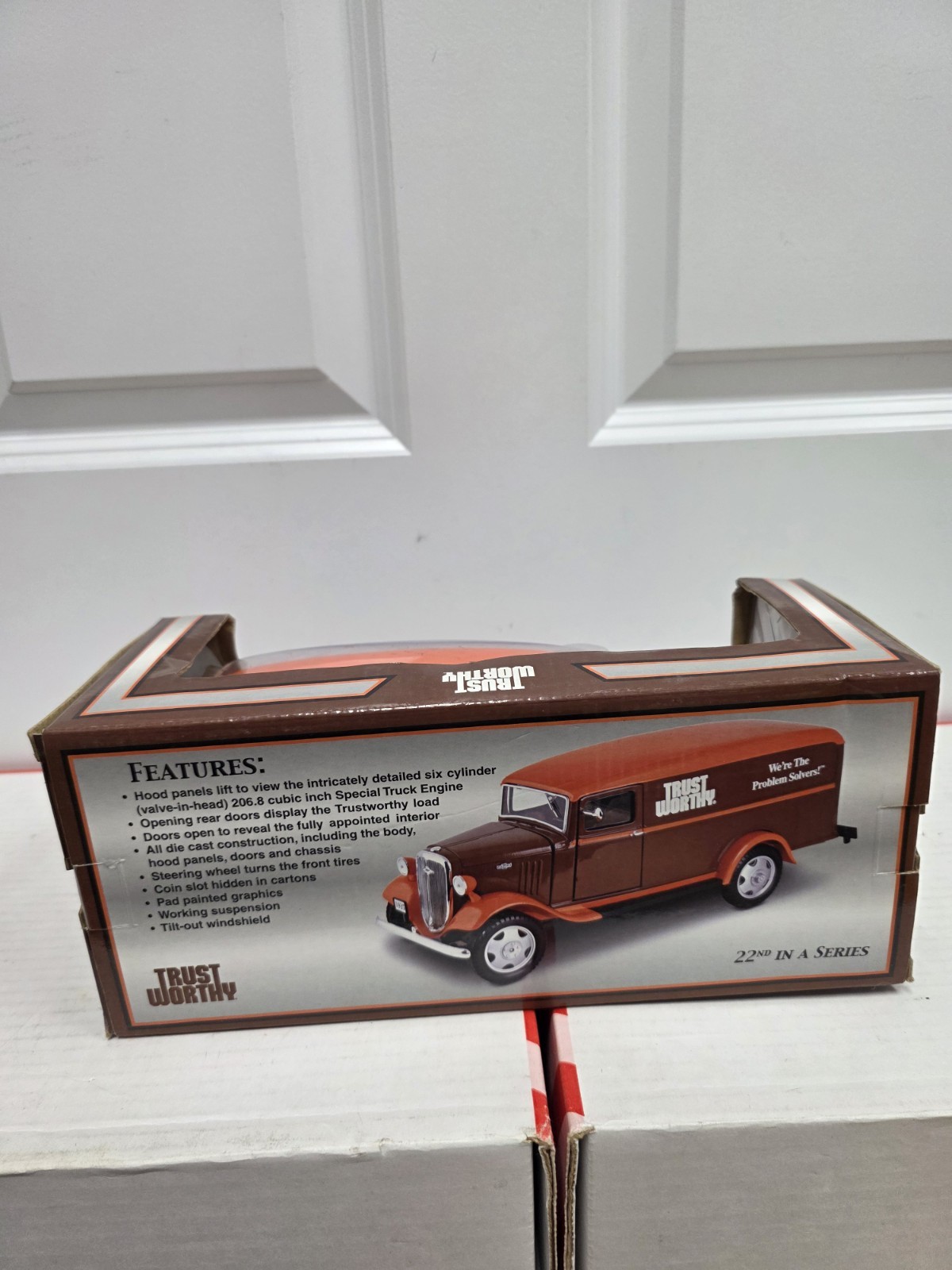 Trustworthy 1:18 Chevrolet 1 1/2 Ton Panel Truck 1935 Orange Brown Diecast – New