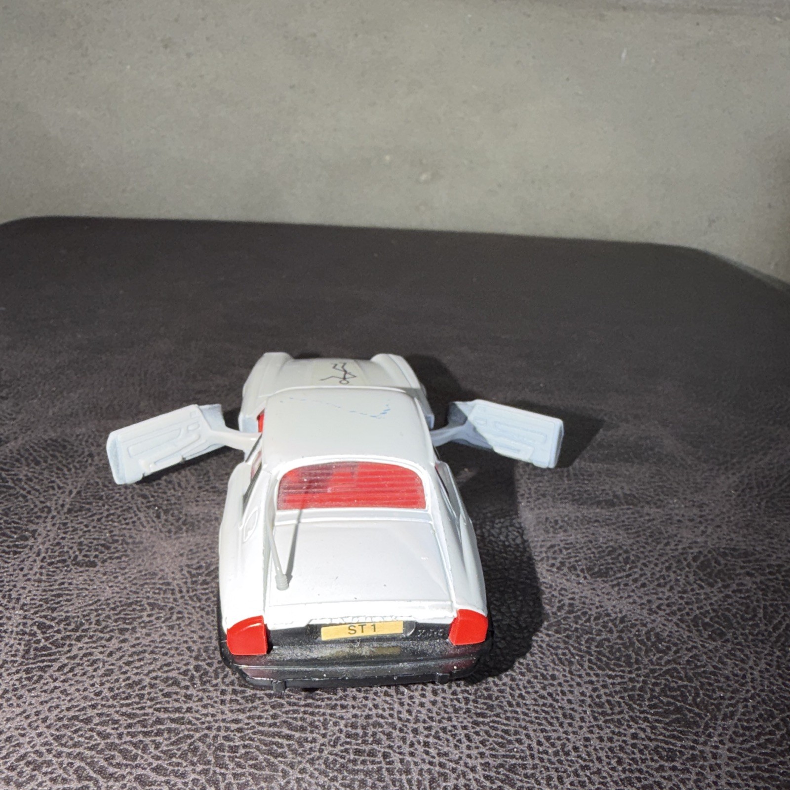 Corgi Jaguar XJS Diecast Model Car White w/ Opening Doors Red Interior