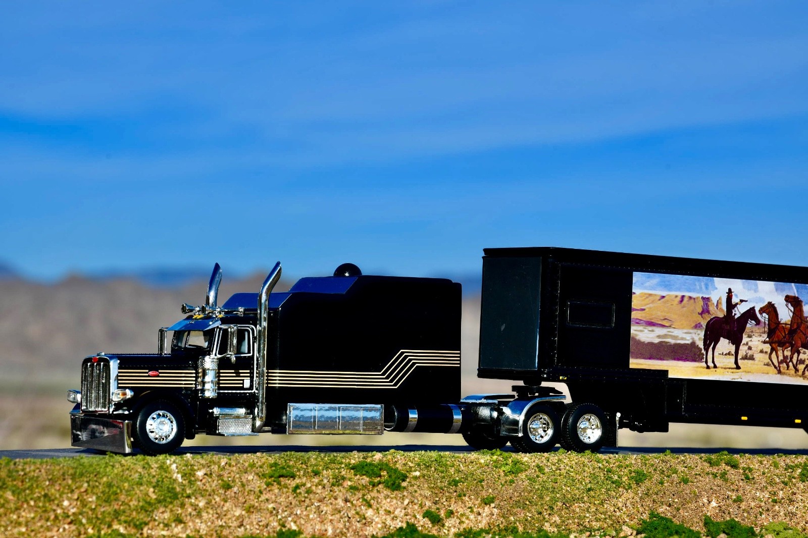 1/64 DCP Smokey and the Bandit Peterbilt 389 with standup custom built sleeper