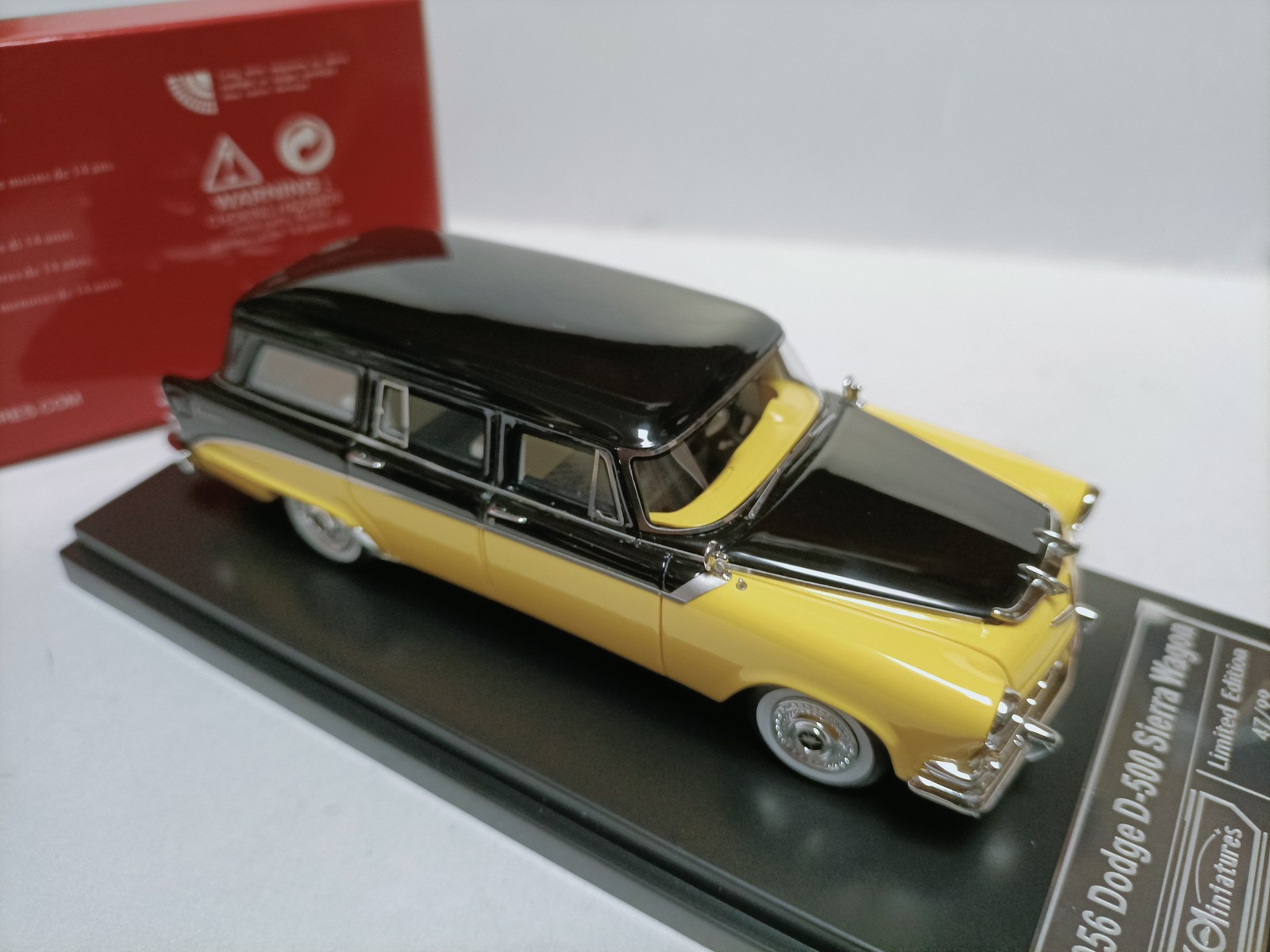 MK 1:43 Dodge D-500 Sierra Wagon 1956 yellow black wagon model