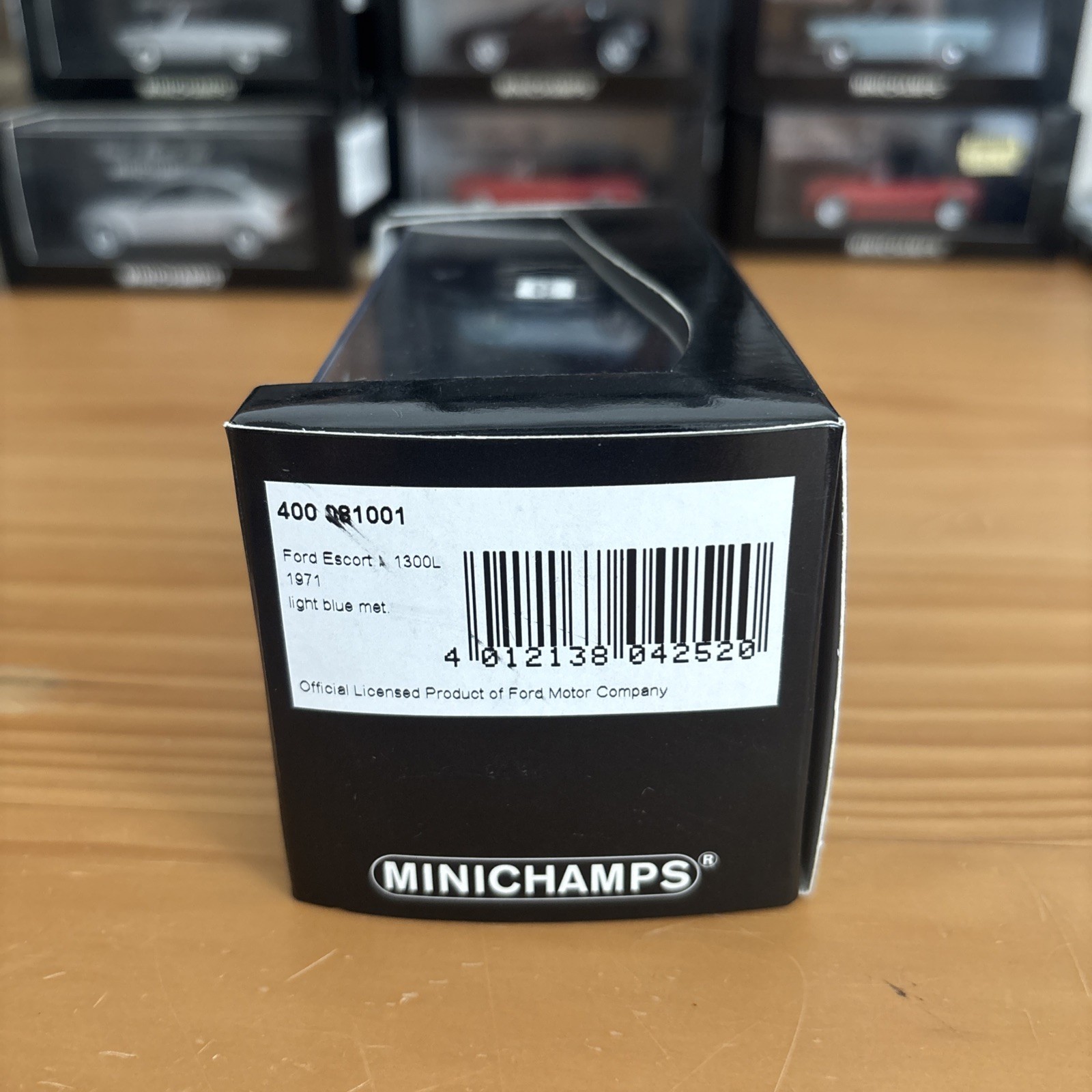 1:43 Minichamps Ford Escort 1300 L 1971 Hellblau Light Blue Metallic 081001
