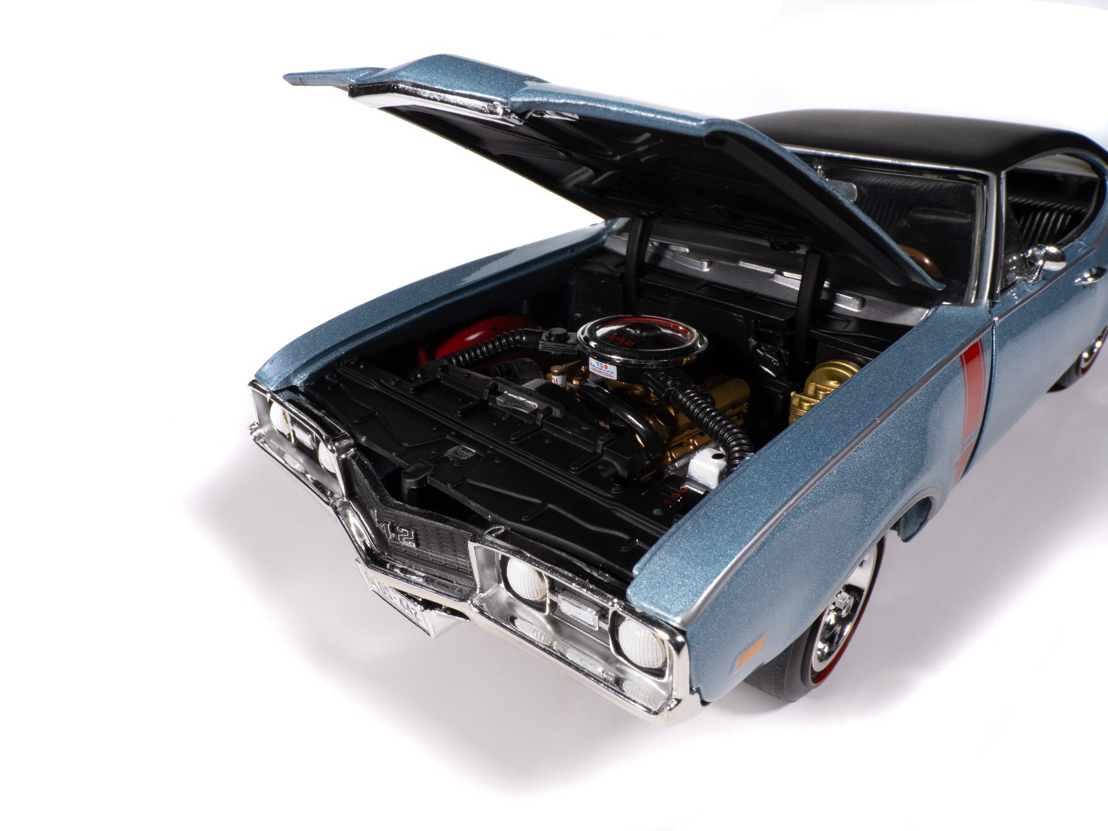 Auto World American Mus Hemmings 1968 Old 442 W30 Holiday Coupe 1:18 Car AMM1350