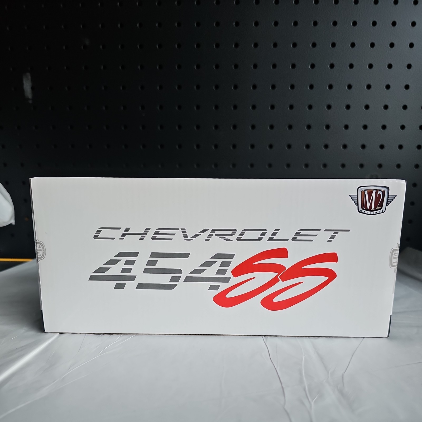 M2 Machines 1:24 1993 Chevrolet C1500 SS 454 CHASE