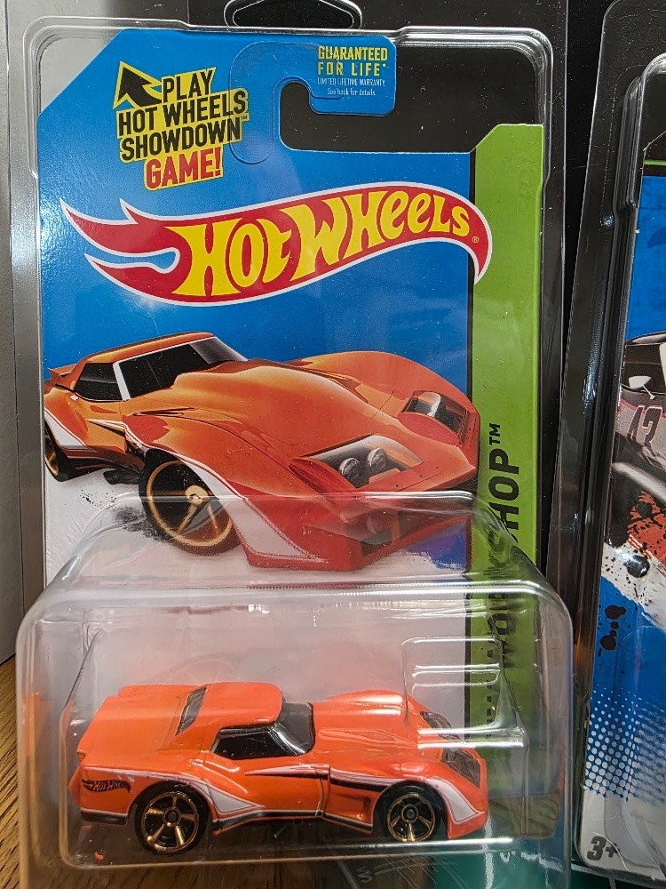 LOT OF 6 HOT WHEELS IN PROTECTORS NO DOUBLES, SEE DESCRIPTION FOR DETAILS (PR)