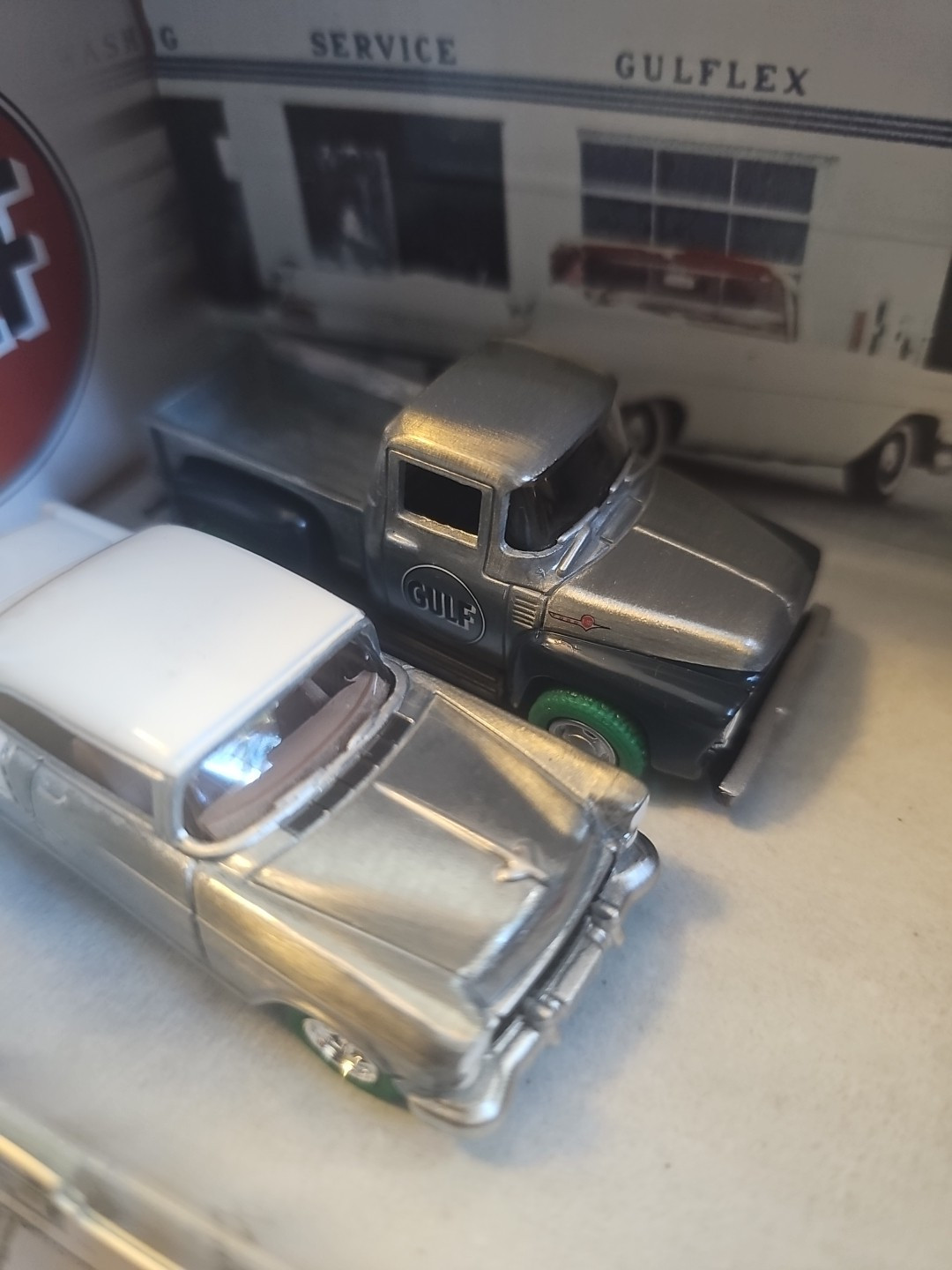 Greenlight Chase Motor World Gulf Set Raw Green Machine