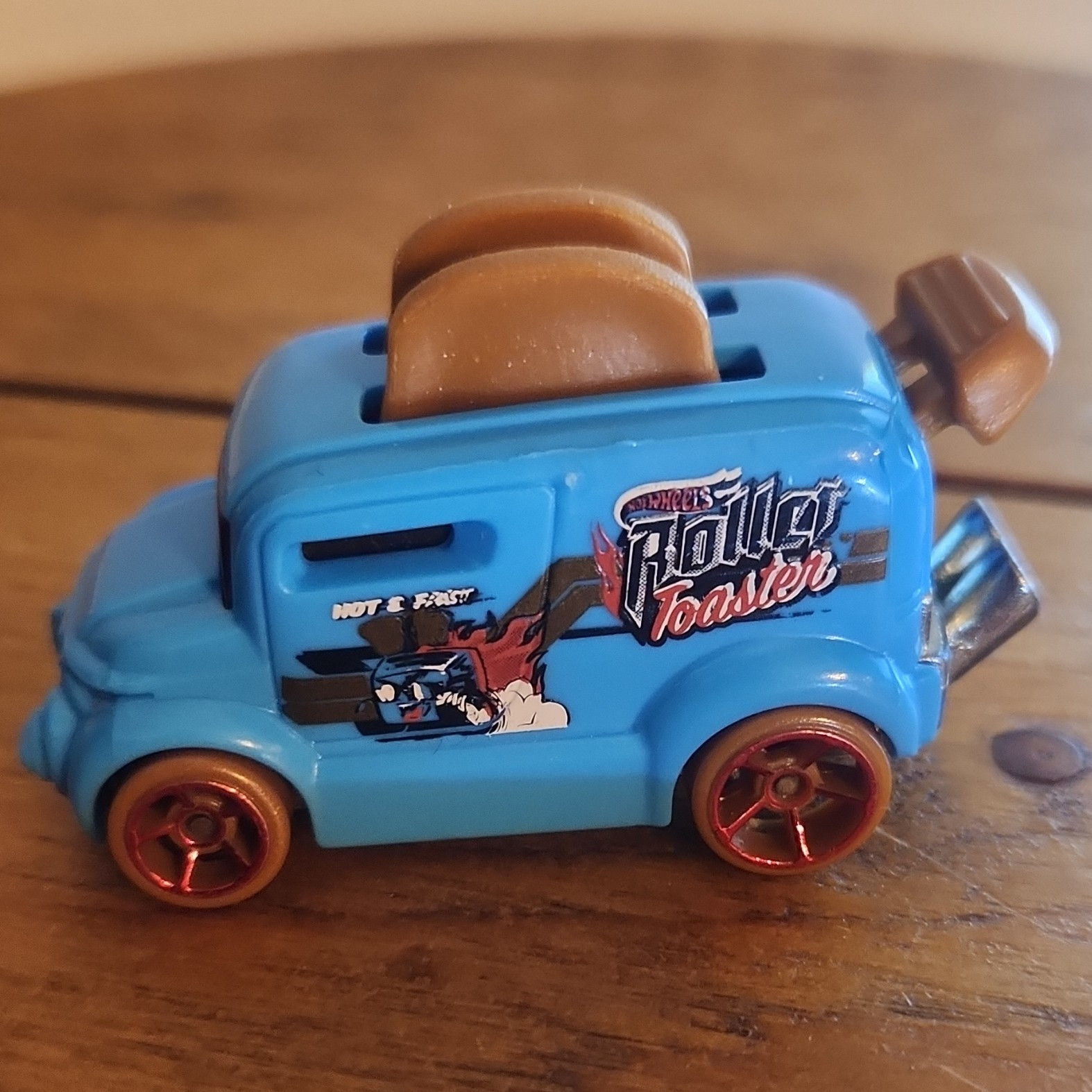 Hot Wheels Roller Toaster 1:64 Diecast Truck Blue/Brown 2016 Made Malaysia