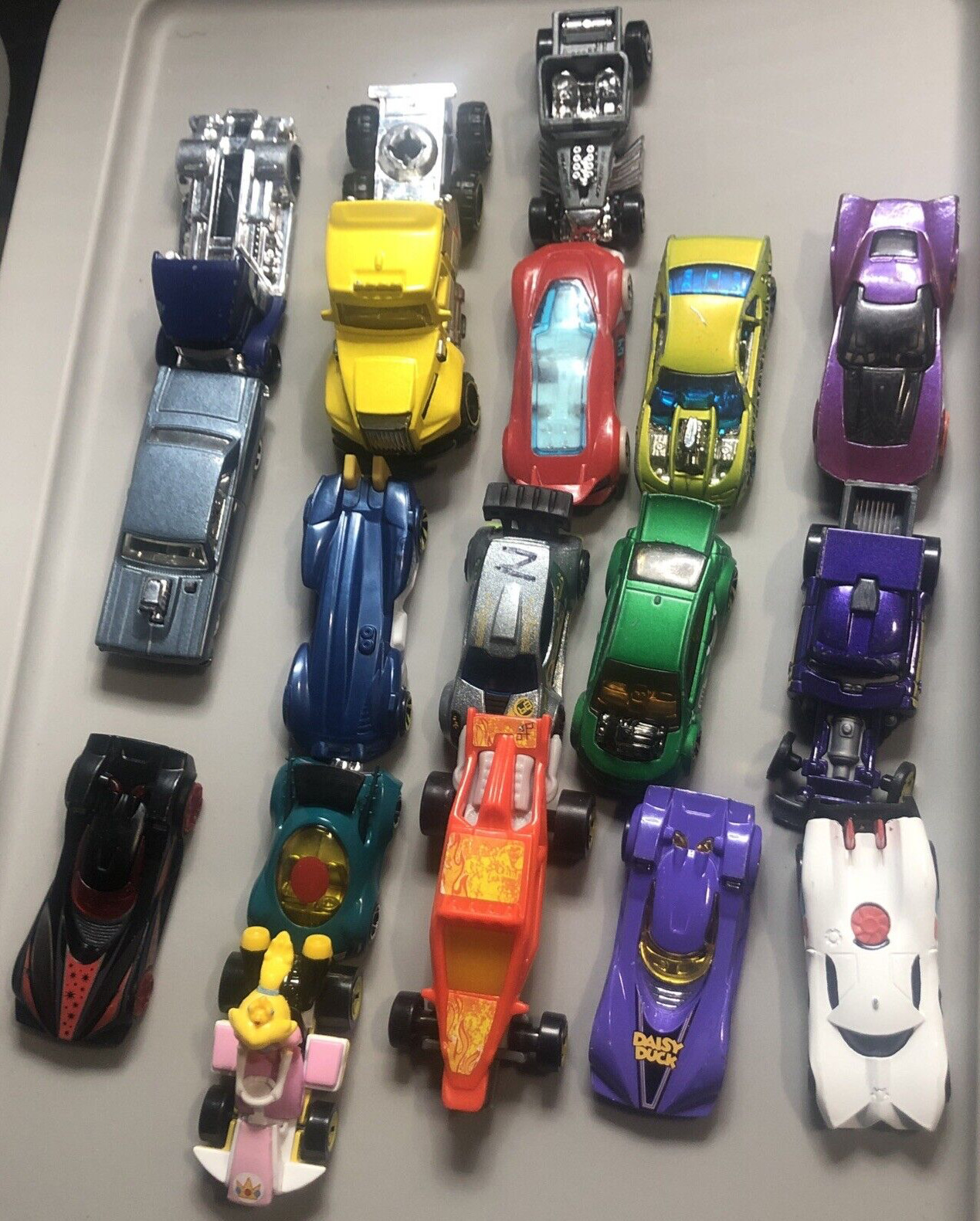 Hot Wheels Lot Of 17 Mixed Please See Photos