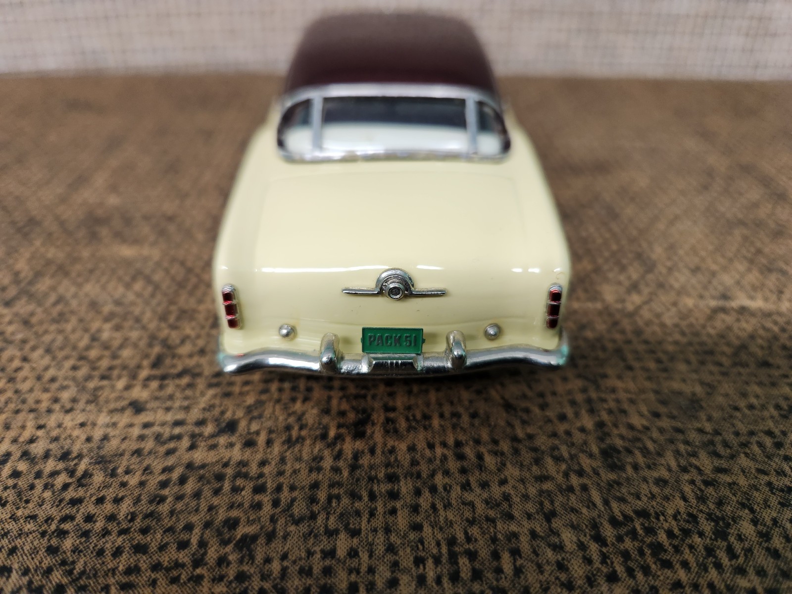 MADISON MODELS 1/43 DIECAST Nr 10 1951 PACKARD 250 MAYFAIR HARDTOP 2 TONE