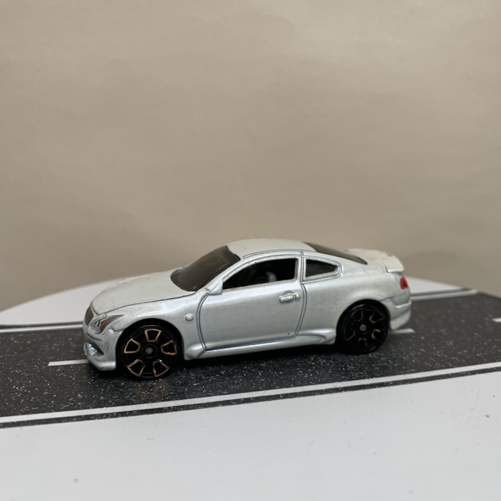 2012 Hot Wheels Faster Than Ever 2008-13 Infiniti G37 Coupe White 1:64 Scale