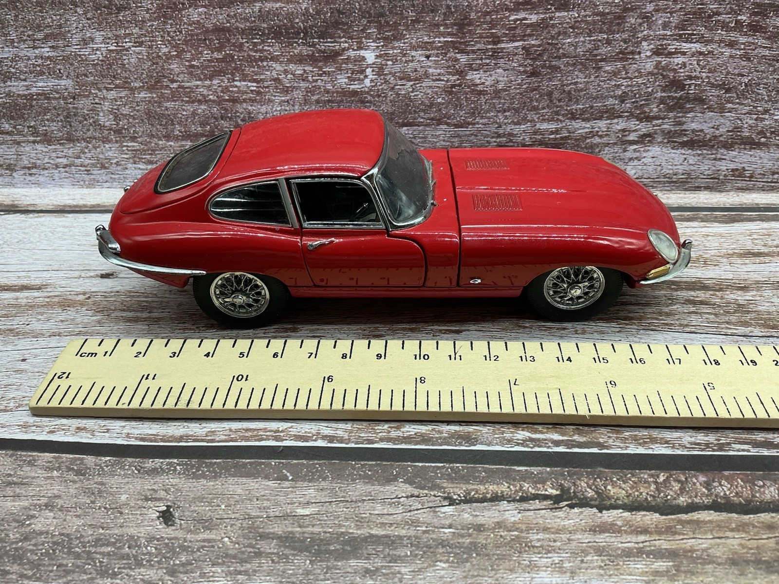 Franklin Mint 1/24 Scale 1961 Jaguar E-Type Coupe Model