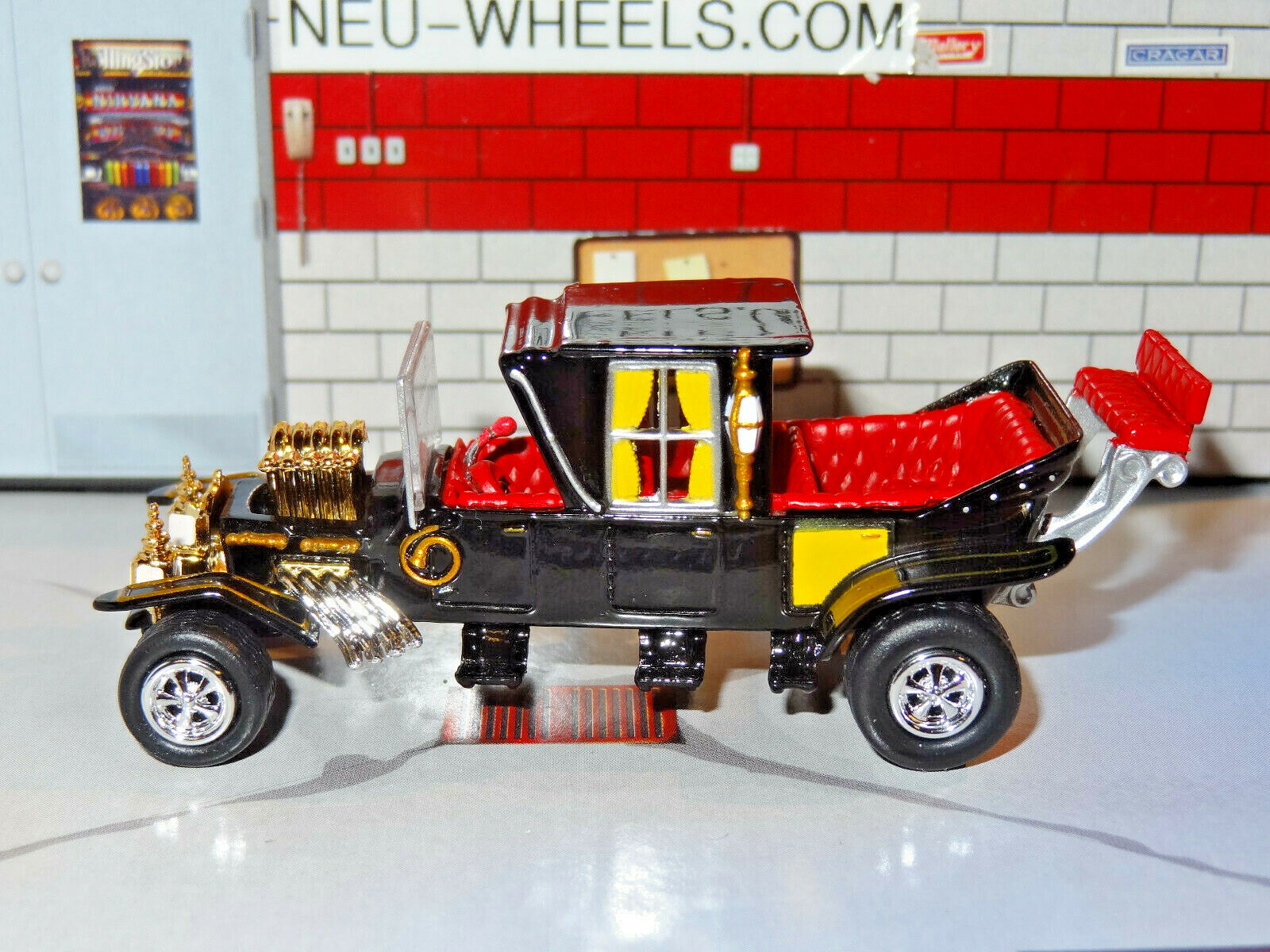 GEORGE BARRIS 1964 THE MUNSTER’S KOACH 1/64 DIECAST DIORAMA REPLICA MODEL W5