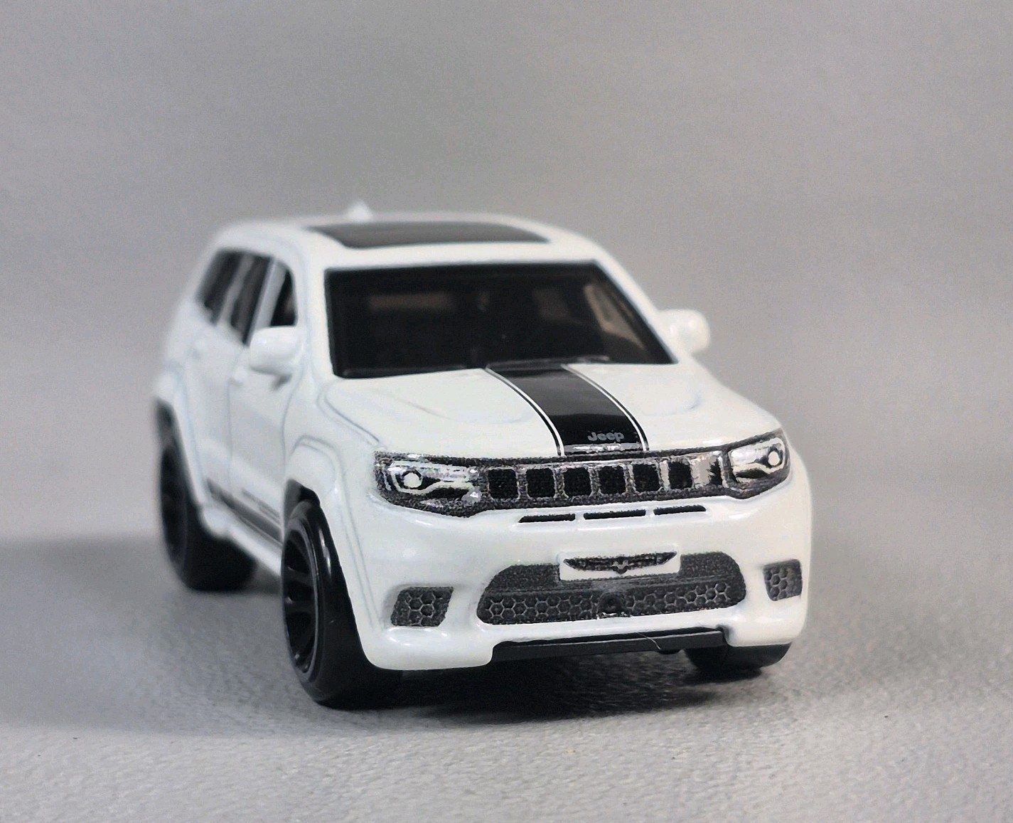 2019 JEEP GRAND CHEROKEE TRACKHAWK Diorama Collectible DieCast Model 1:64 LOOSE