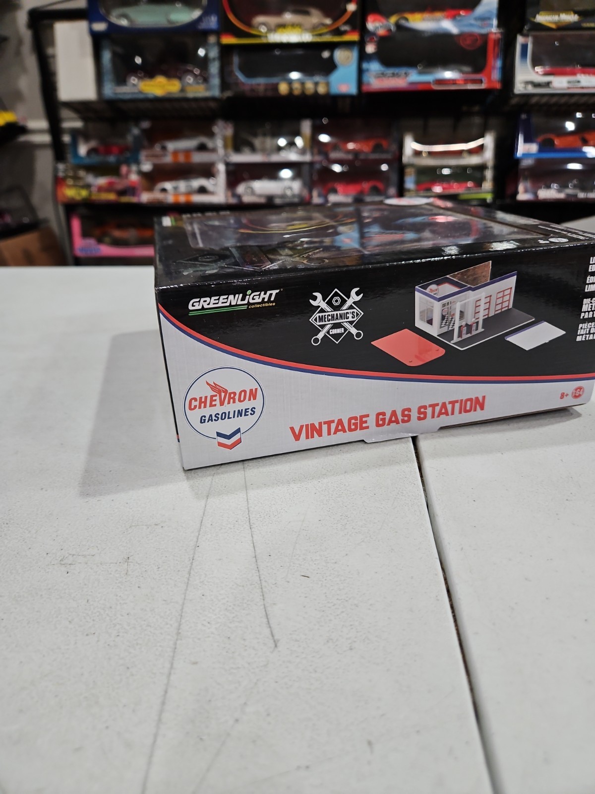 Greenlight Mechanic’s Corner Chevron Gasolines Vintage Gas Station Diorama New