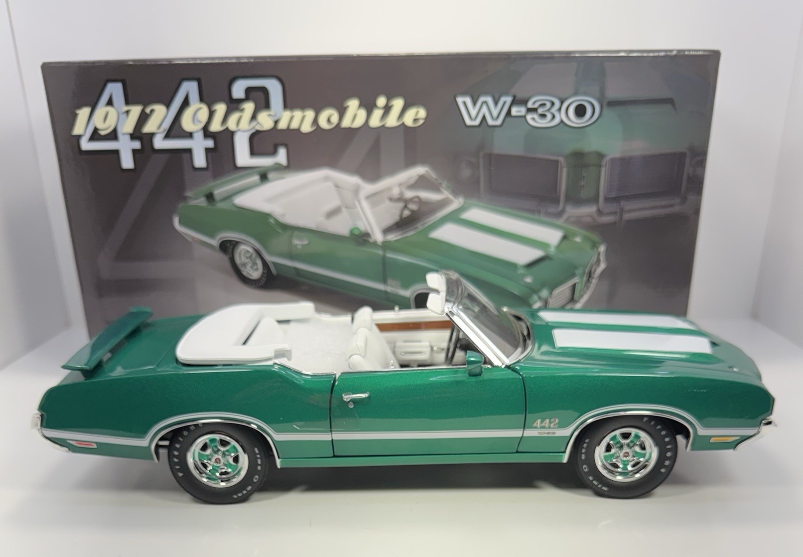 ACME 1/18 Scale 1972 OLDSMOBILE 442 W-30 “Incredible Color” 552 MADE