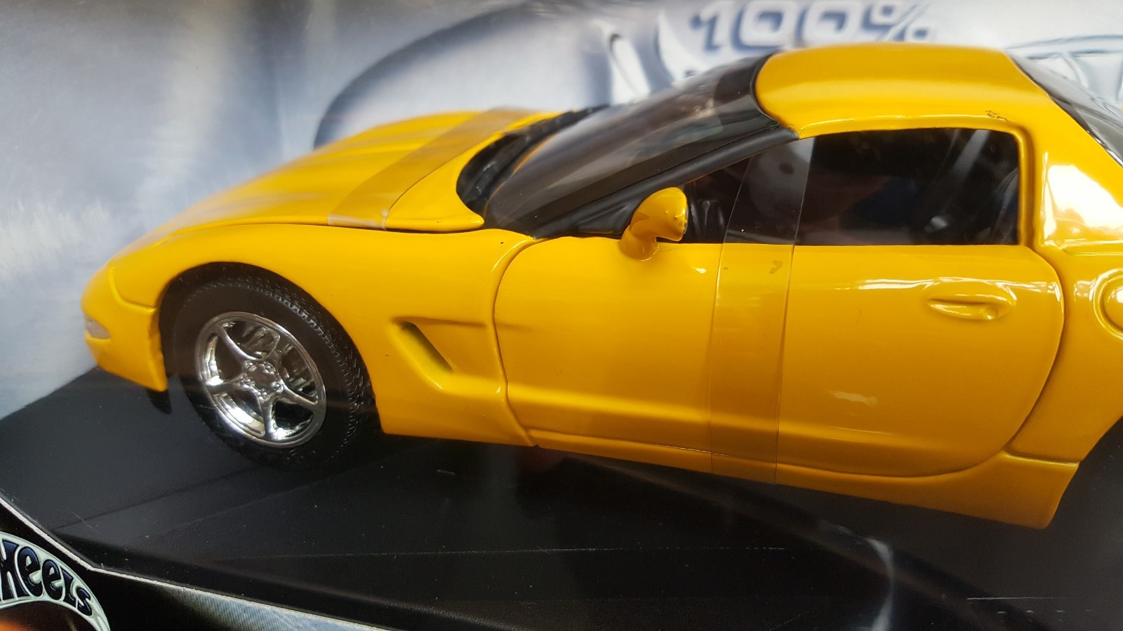 100% HOT WHEELS 1:18 YELLOW 2000 C5 Corvette Hardtop Diecast New In Box, SEALED