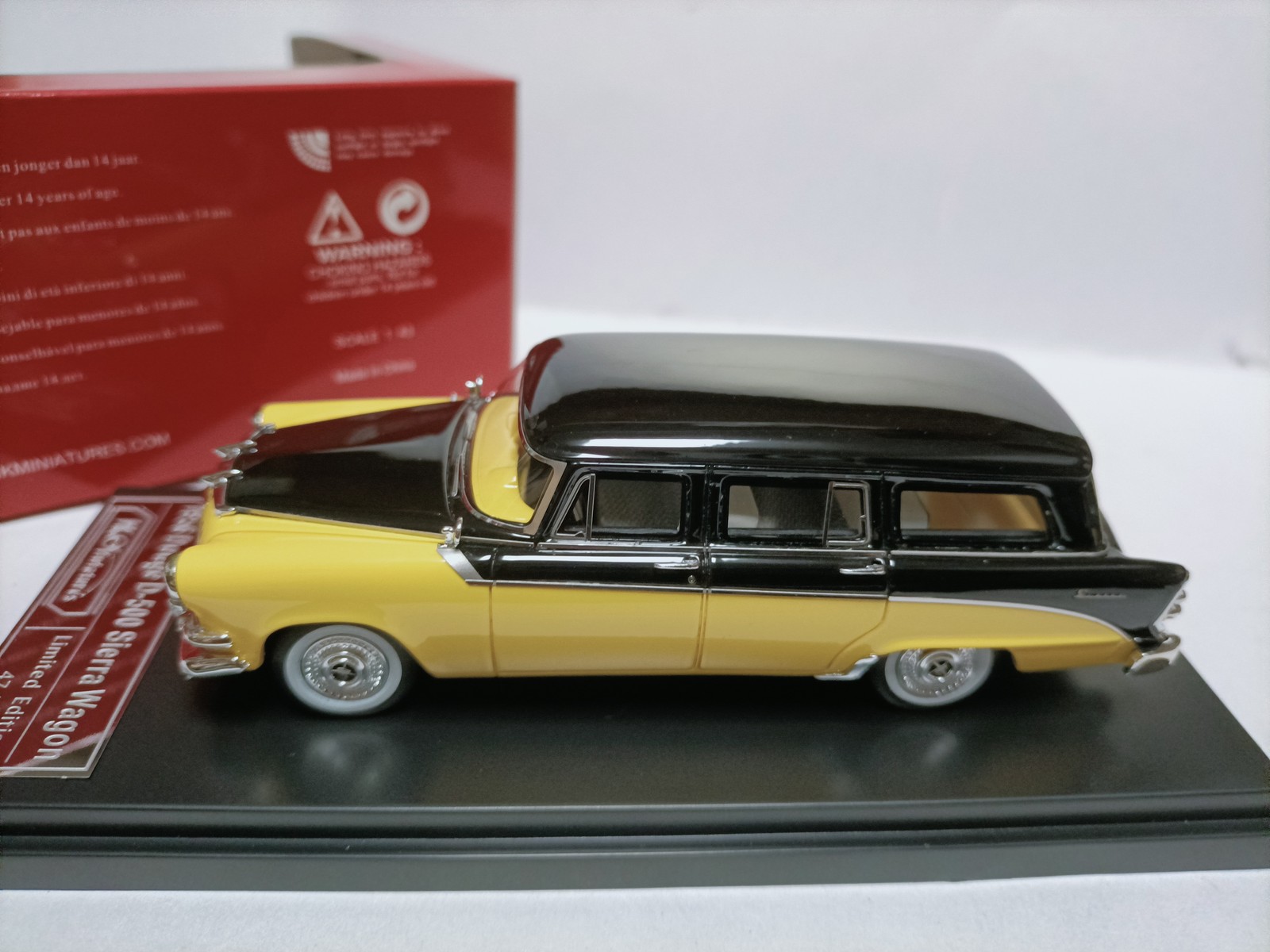 MK 1:43 Dodge D-500 Sierra Wagon 1956 yellow black wagon model