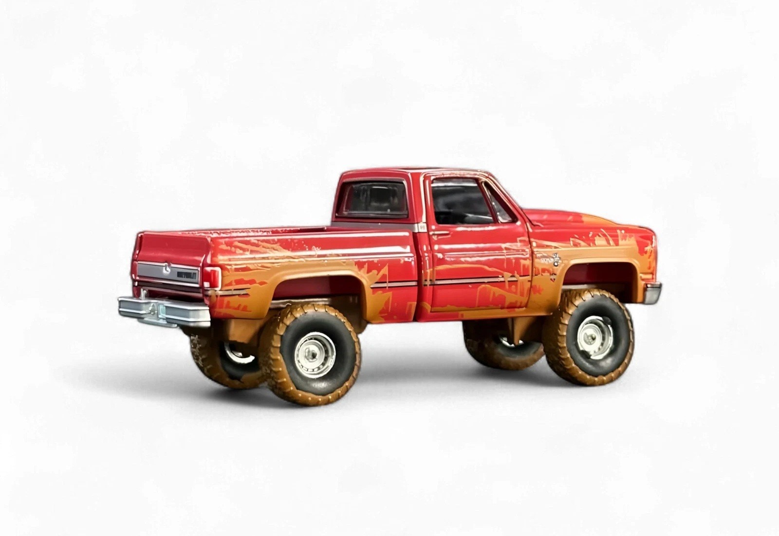 Auto World 1:64 2022 Muddin’ USA R1: Lifted Muddy 1983 CHEVROLET SILVERADO K10