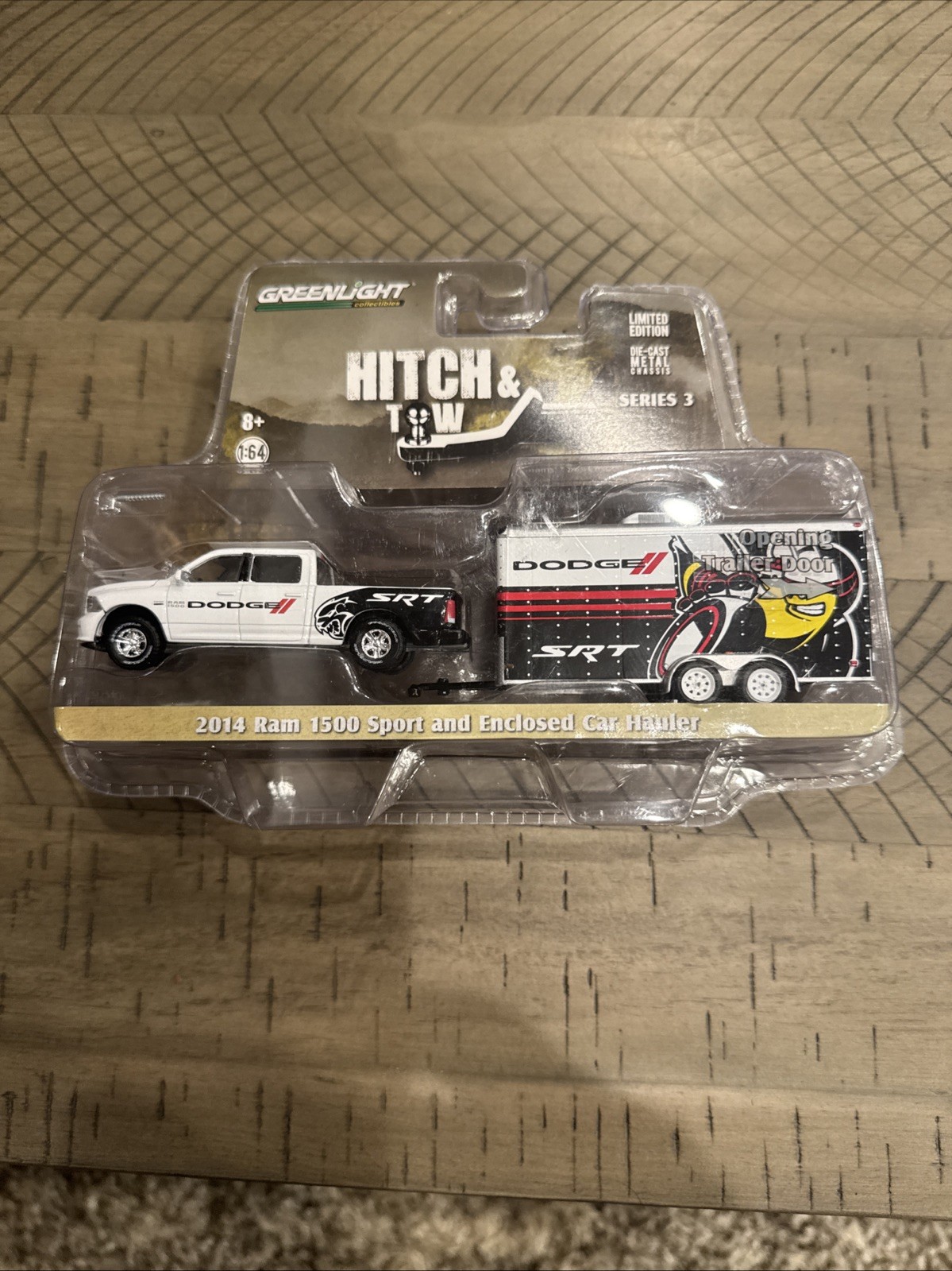 Greenlight Hitch & Tow “2014 Ram 1500 Sport & Enclosed Car Hauler” 1:64 1090